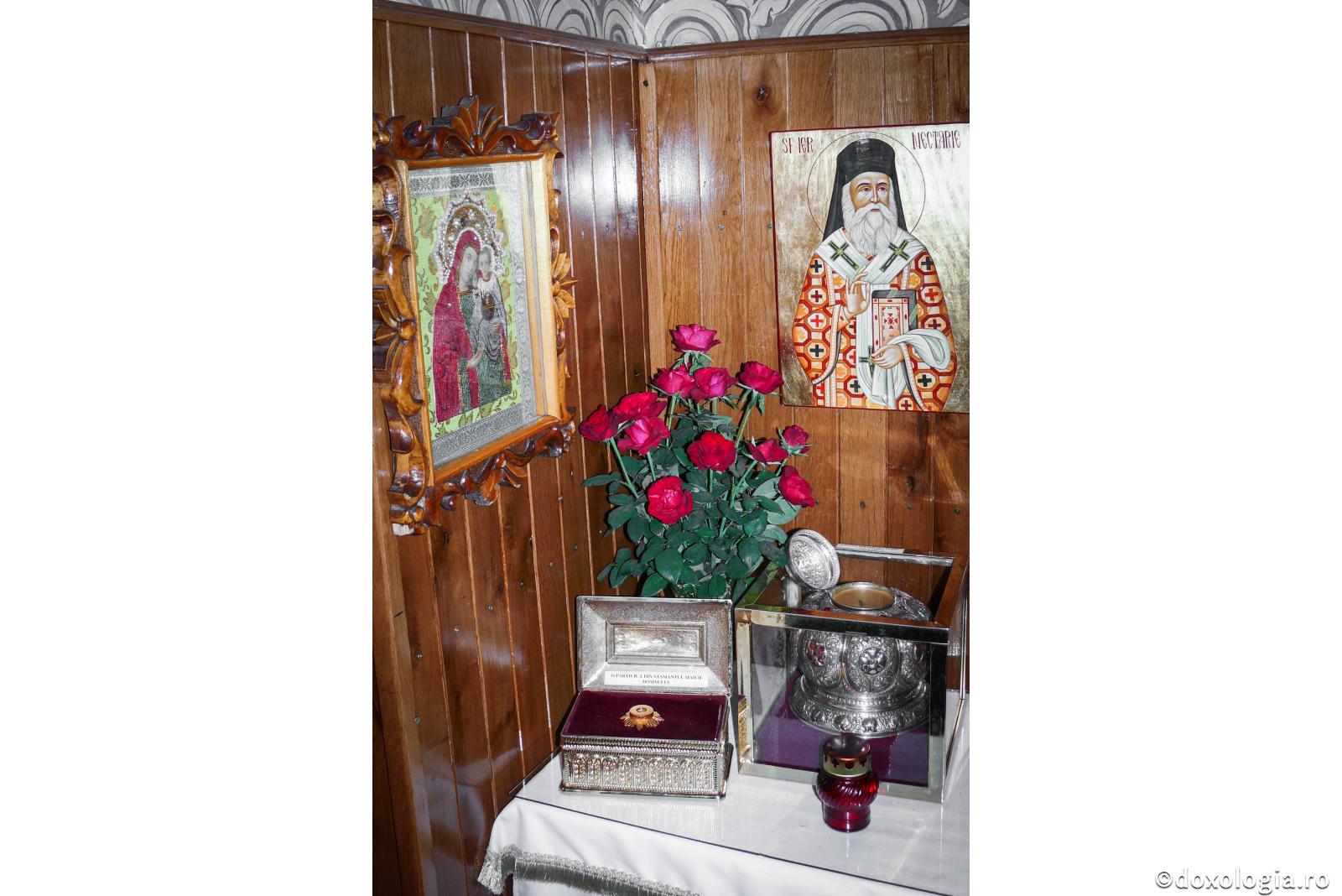 Sfinţii răspândesc bună mireasmă