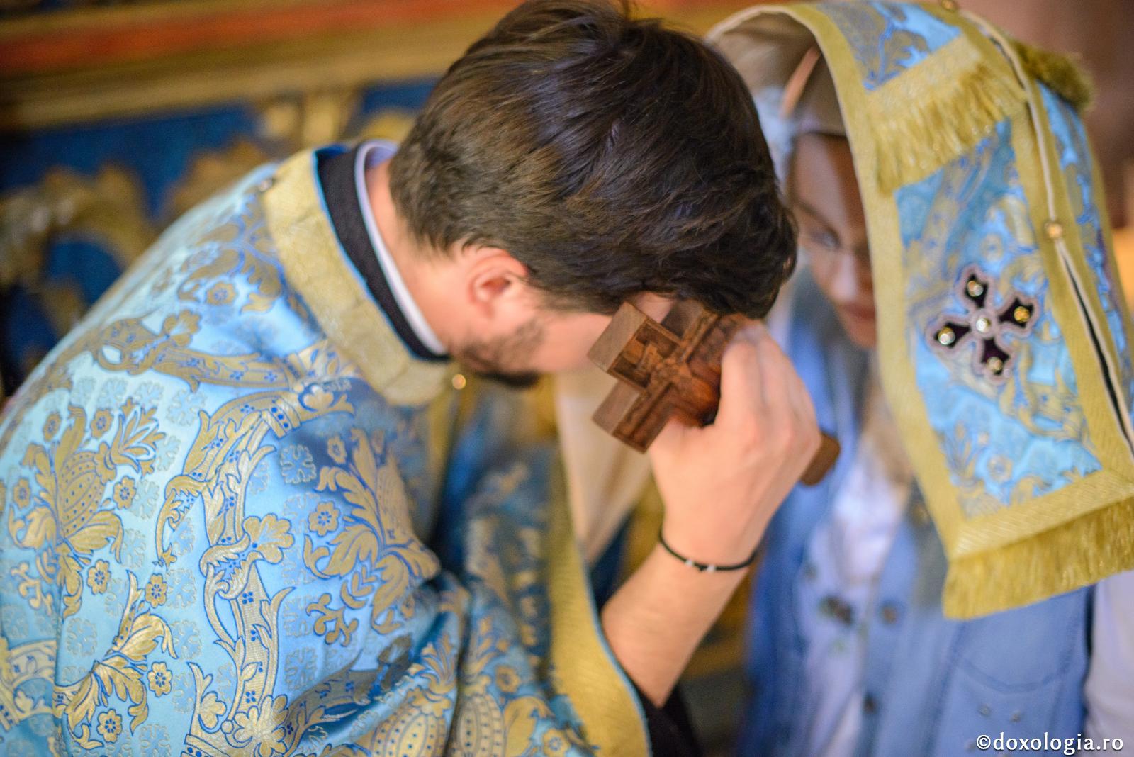 „Nu-ţi ajunge, mă? Nu te-ai mustrat tu destul pe drum?”