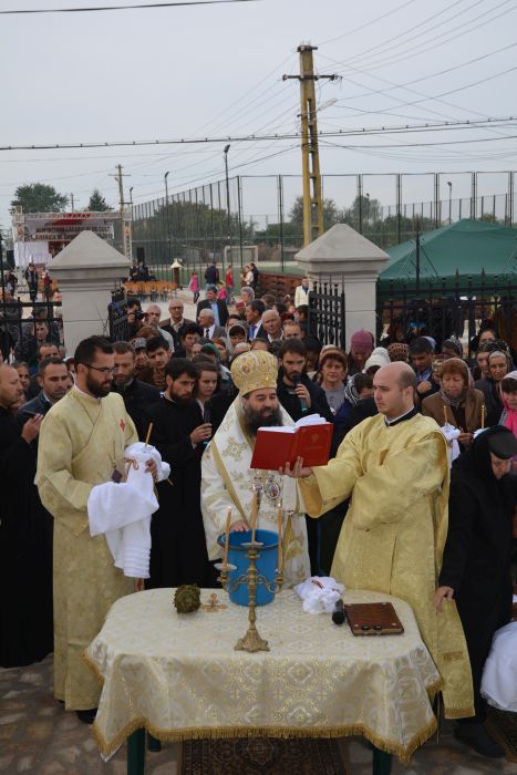 Biserica Parohiei Titulești a fost resfințită Biserica Parohiei Titulești a fost resfințită