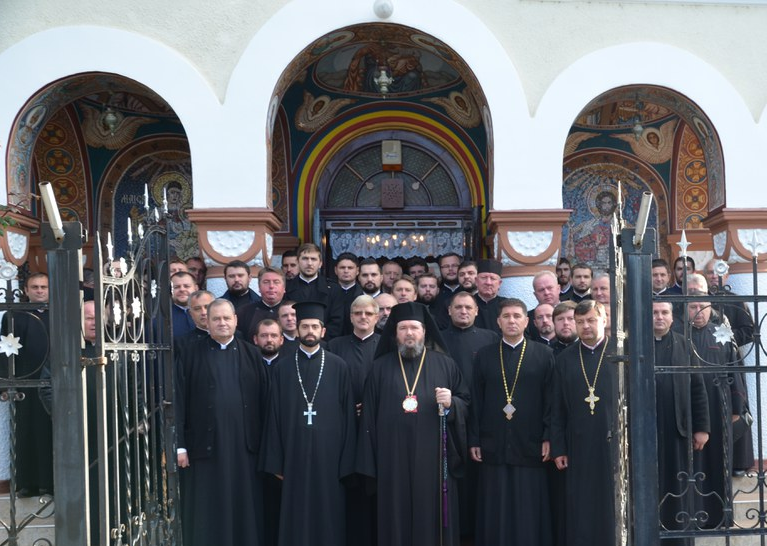Preoţii din Protopopiatul Tinca, reuniţi în conferinţă