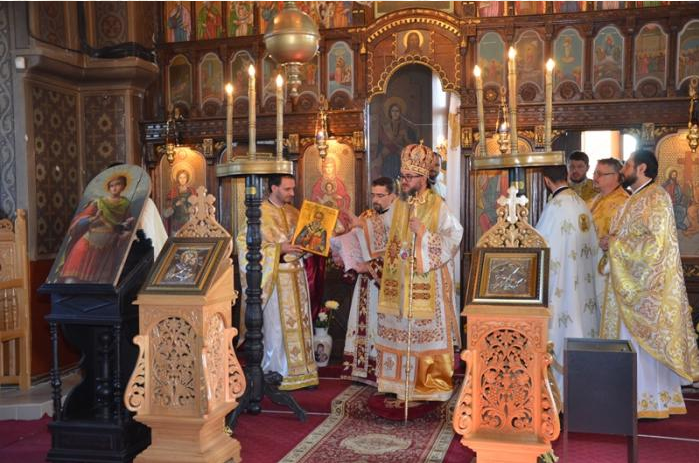 Slujire arhierească în biserica Parohiei Bălășoieni