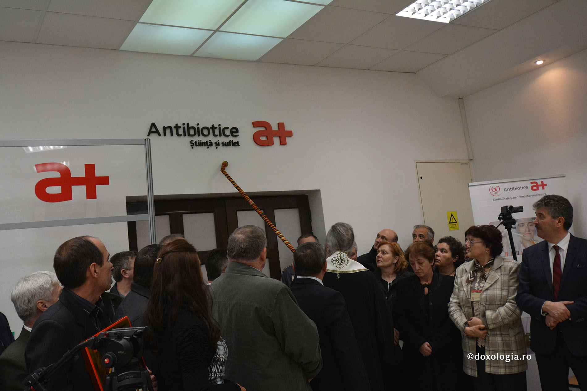Slujbă de binecuvântare la compania de stat Antibiotice S.A. din Iași