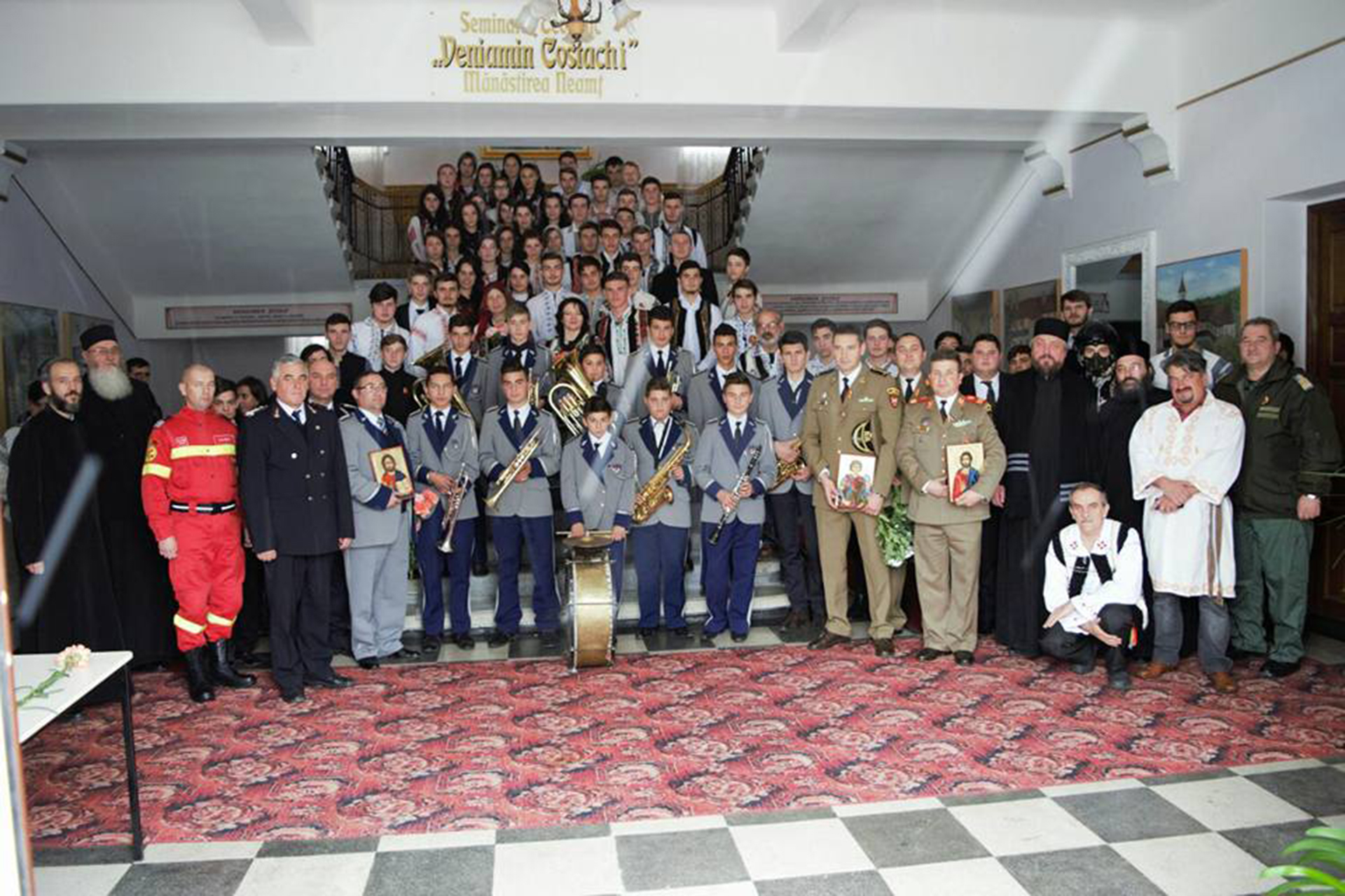 Ziua Națională a României, celebrată la Seminarul Teologic „Veniamin Costachi” de la Mănăstirea Neamț Ziua Națională a României, celebrată la Seminarul Teologic „Veniamin Costachi” de la Mănăstirea Neamț
