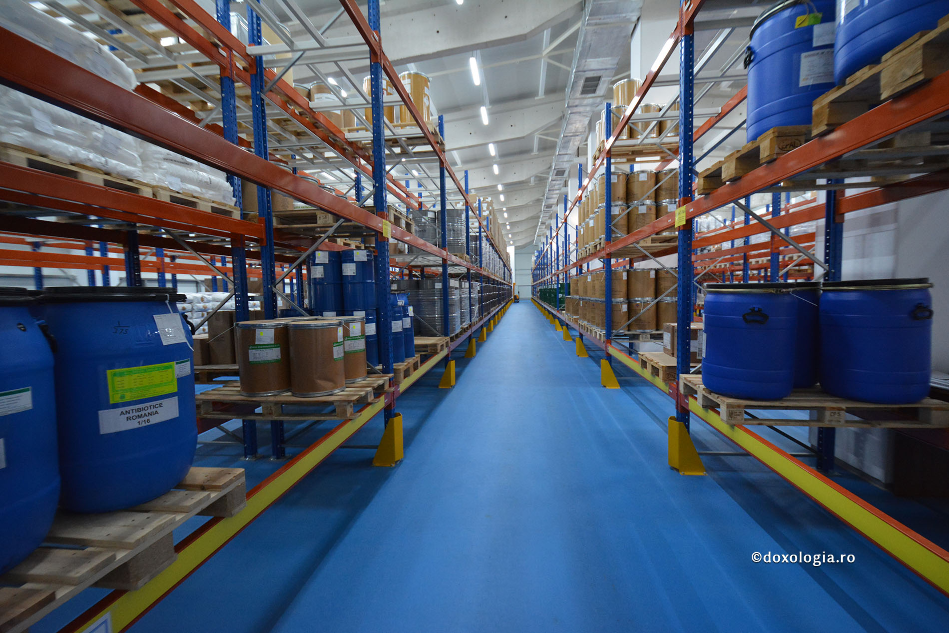 Slujbă de binecuvântare la compania de stat Antibiotice S.A. din Iași