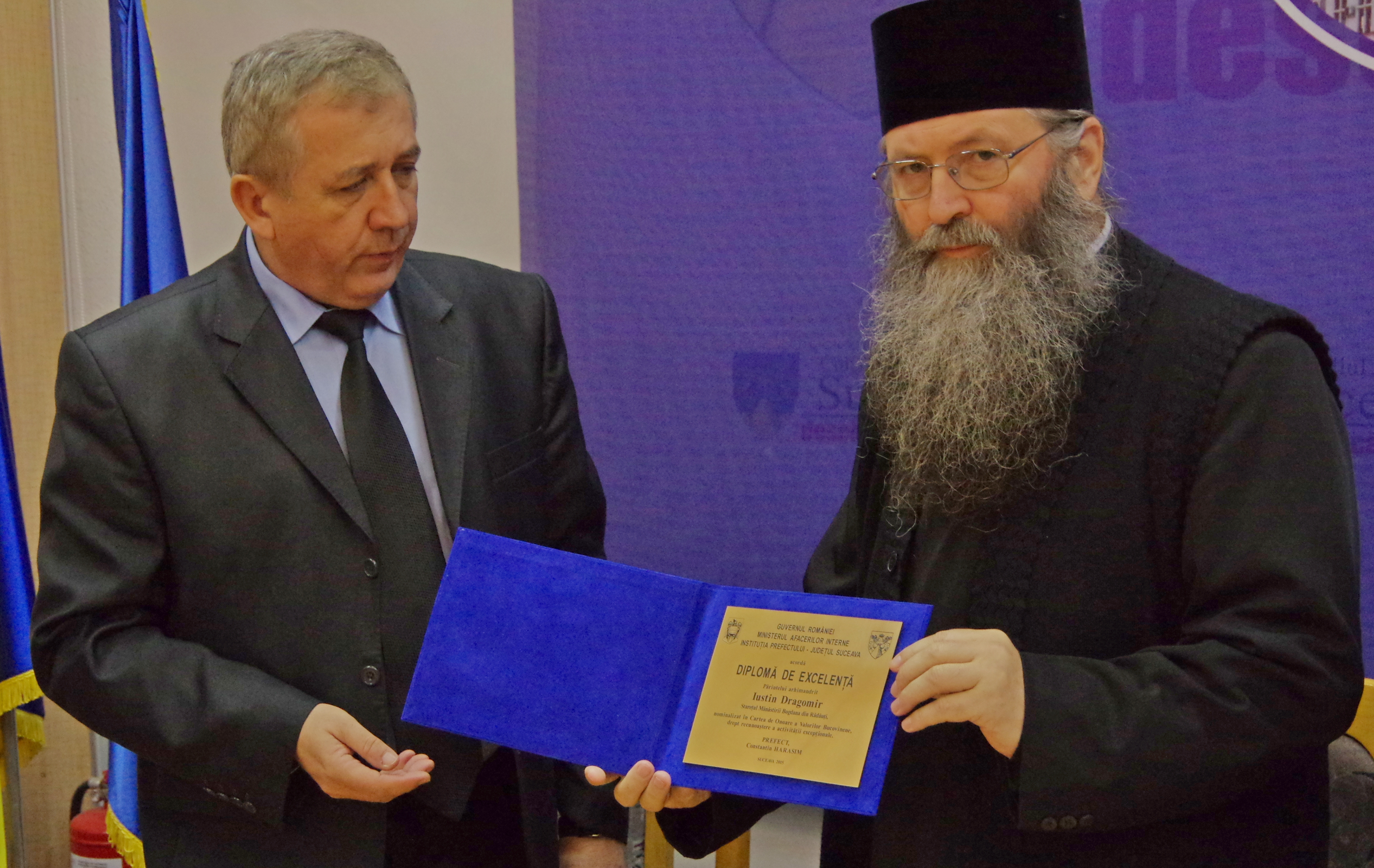 Foto: Monitorul de Suceava Diplomă de excelenţă pentru arhimandritul Iustin Dragomir