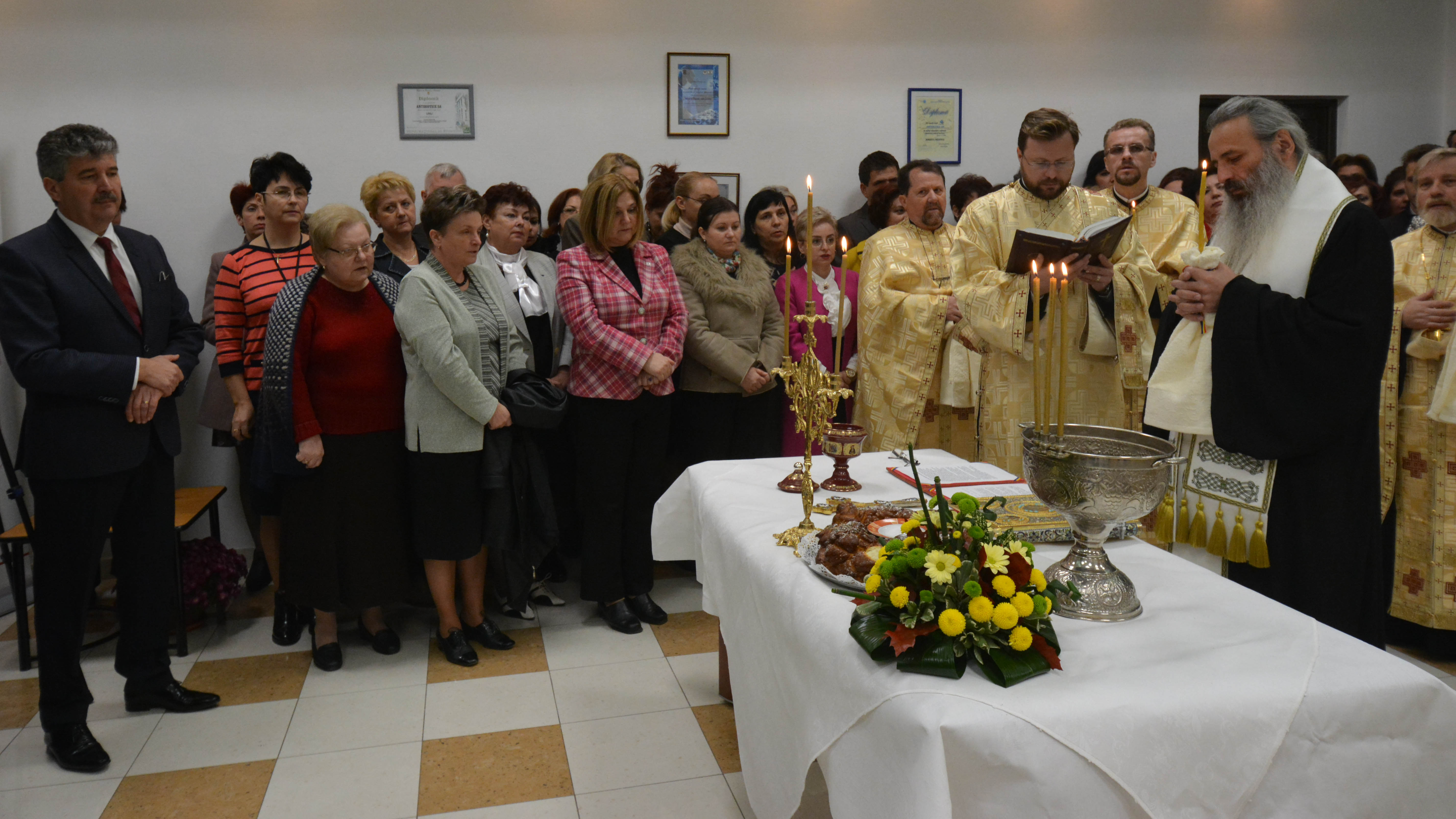 Slujbă de binecuvântare la compania de stat Antibiotice S.A. din Iași