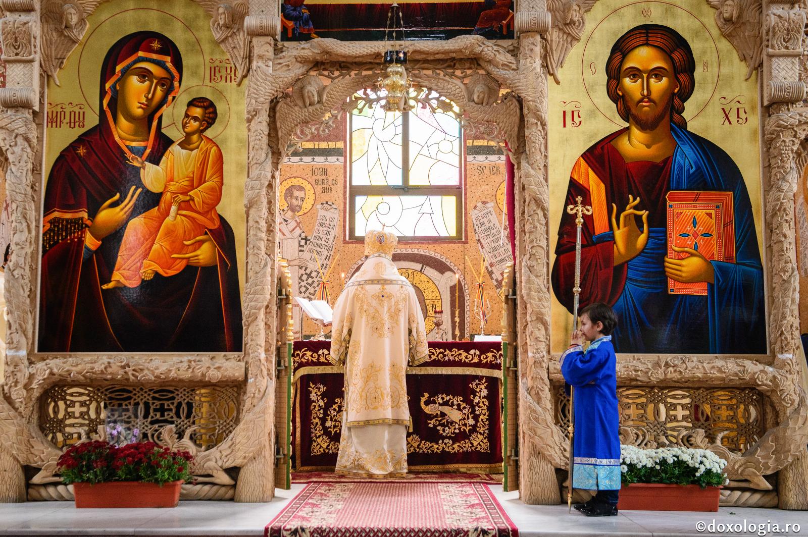 De ce nu ne plictiseşte Liturghia, deşi e aceeaşi în fiecare duminică?