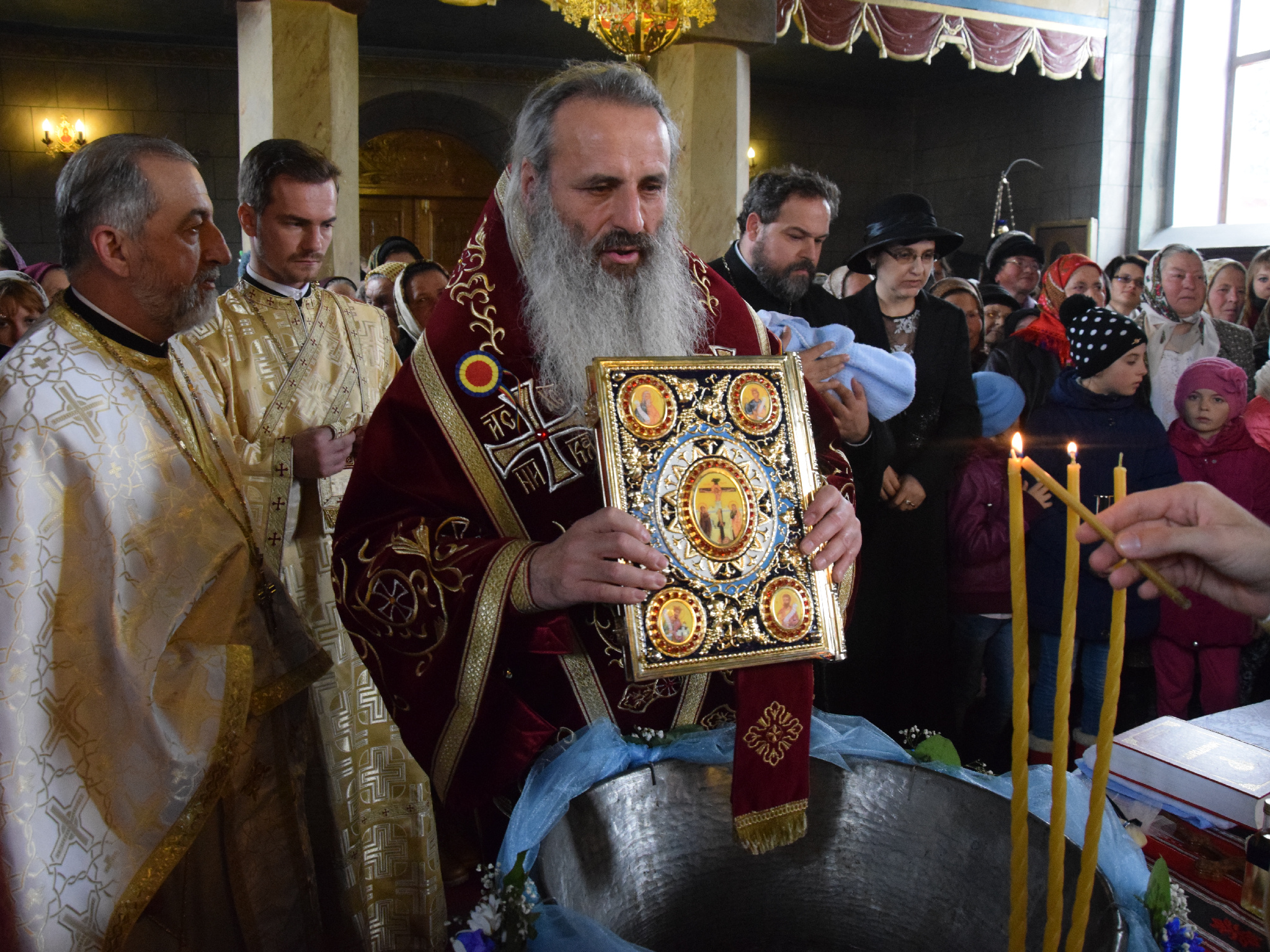 IPS Mitropolit Teofan a oficiat Taina Botezului pentru pruncul Matei-Nectarie