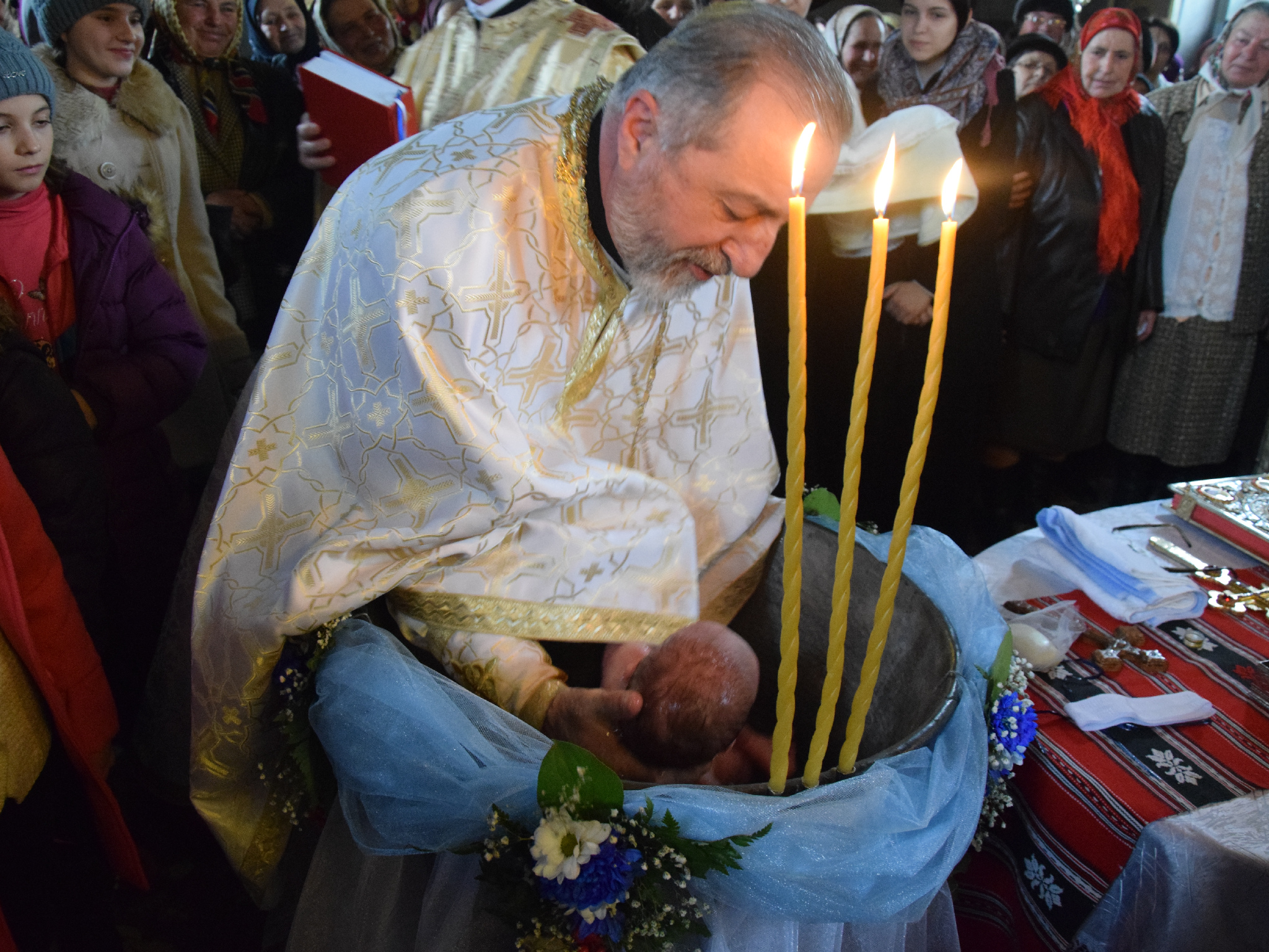 IPS Mitropolit Teofan a oficiat Taina Botezului pentru pruncul Matei-Nectarie