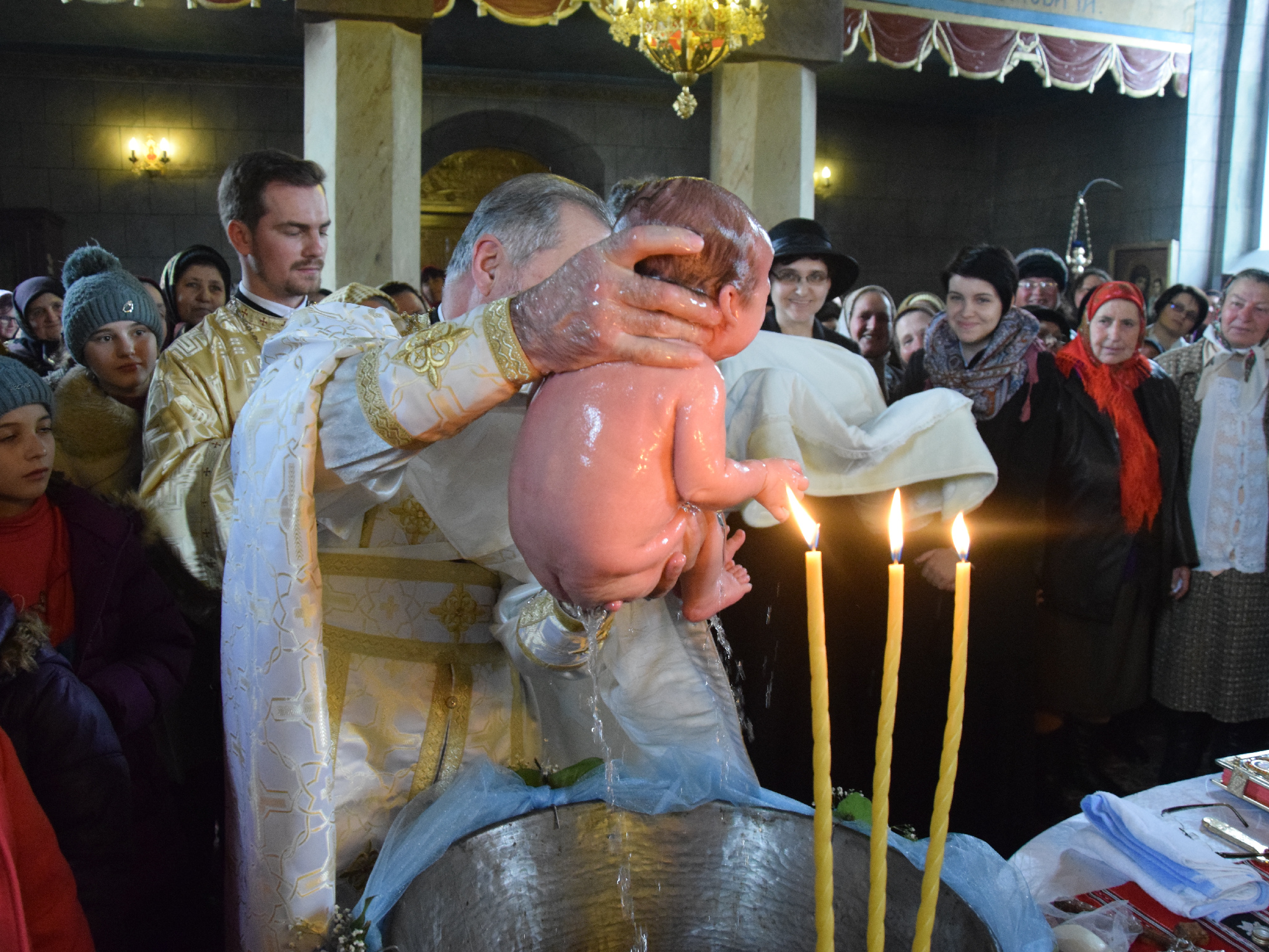 IPS Mitropolit Teofan a oficiat Taina Botezului pentru pruncul Matei-Nectarie