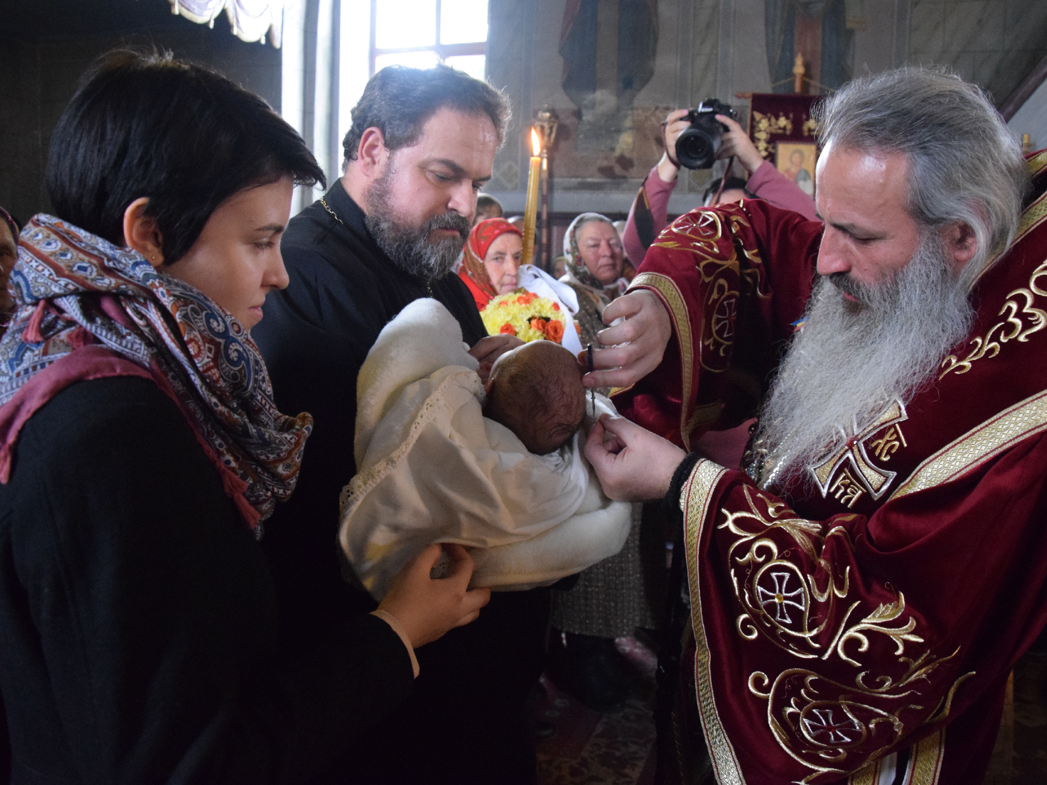 IPS Mitropolit Teofan a oficiat Taina Botezului pentru pruncul Matei-Nectarie