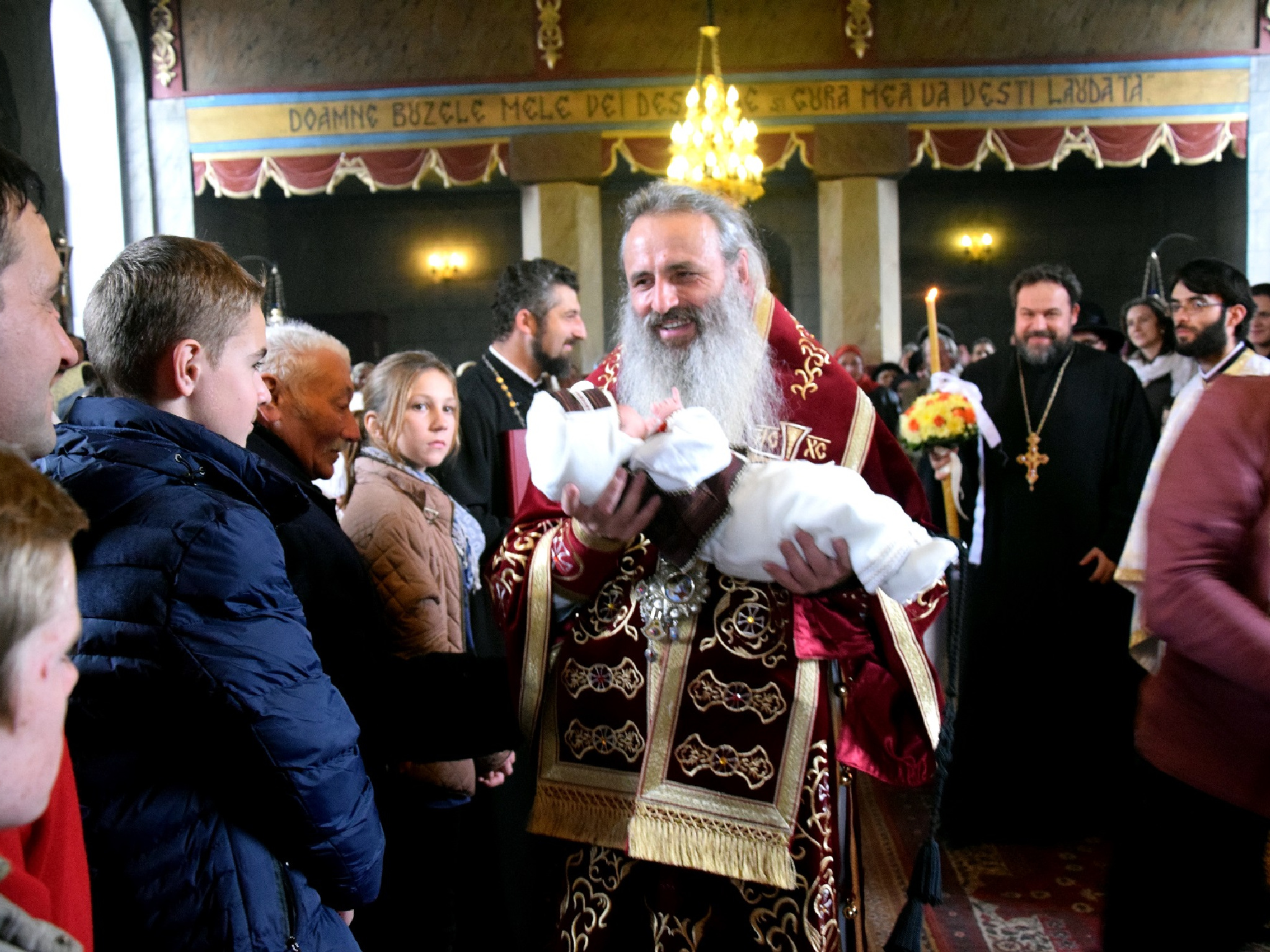 IPS Mitropolit Teofan a oficiat Taina Botezului pentru pruncul Matei-Nectarie