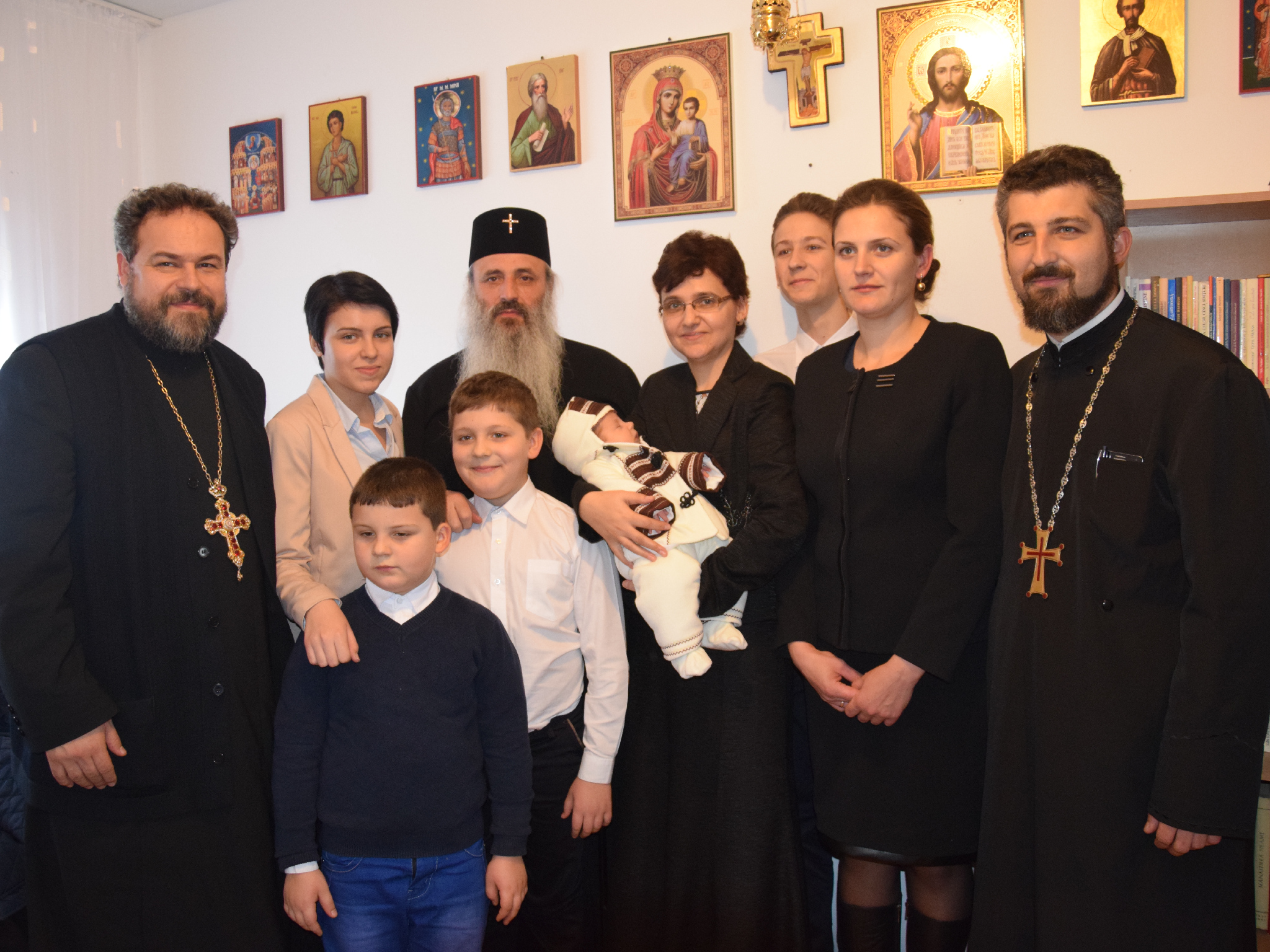 IPS Mitropolit Teofan a oficiat Taina Botezului pentru pruncul Matei-Nectarie