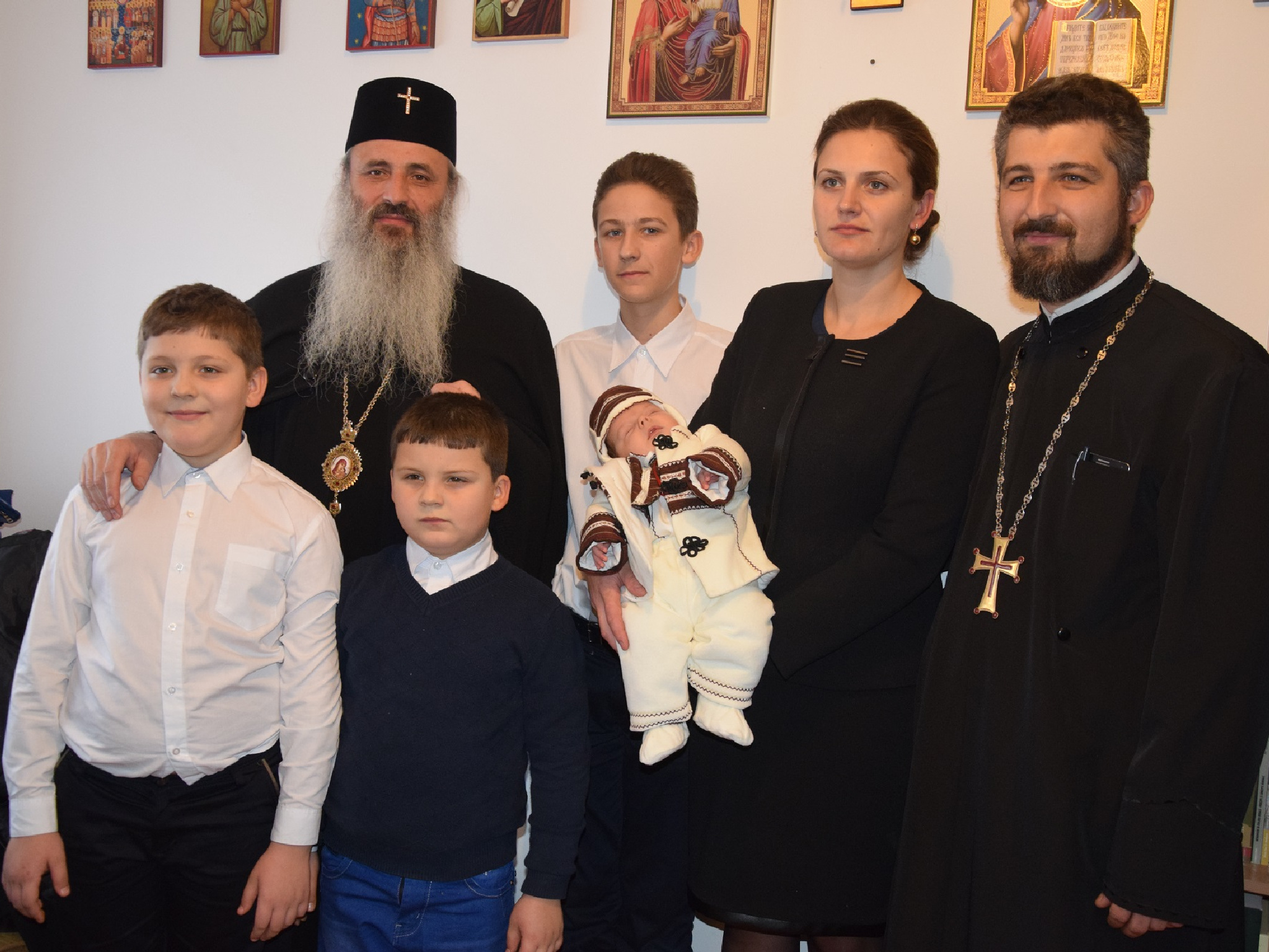 IPS Mitropolit Teofan a oficiat Taina Botezului pentru pruncul Matei-Nectarie