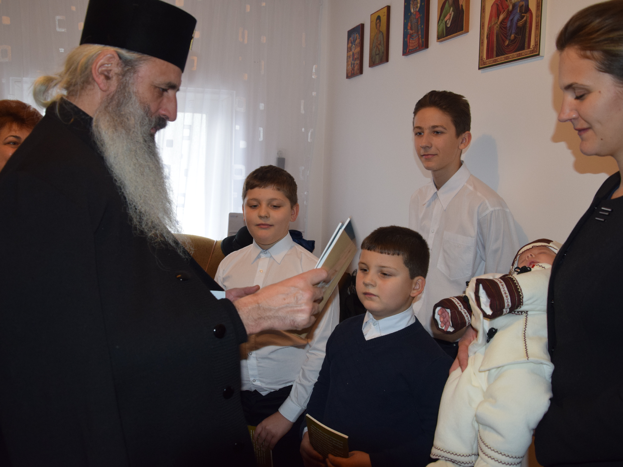 IPS Mitropolit Teofan a oficiat Taina Botezului pentru pruncul Matei-Nectarie