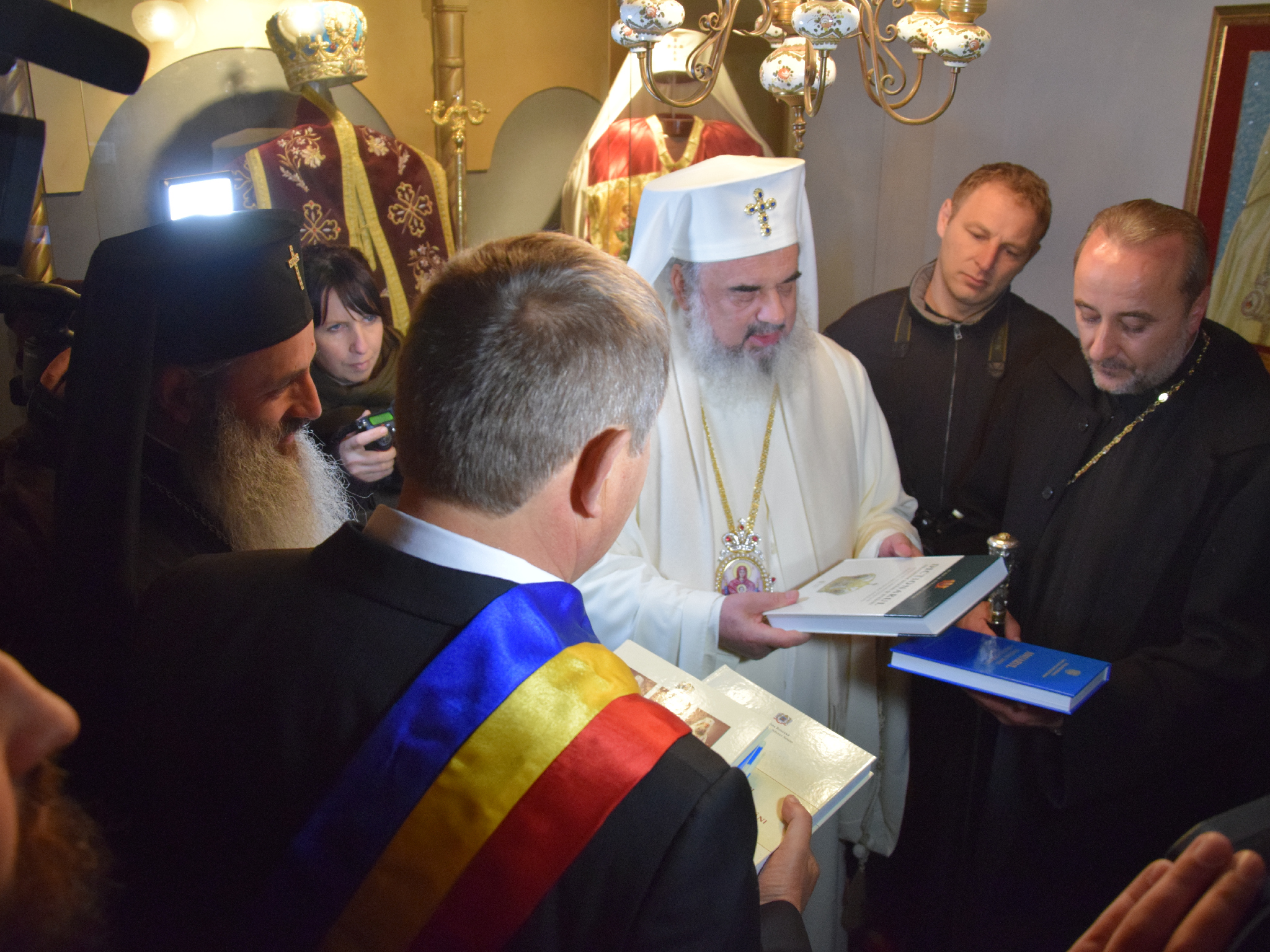 „Acum, la ceas de mare sărbătoare, Mănăstirea Zosin arată precum Raiul”