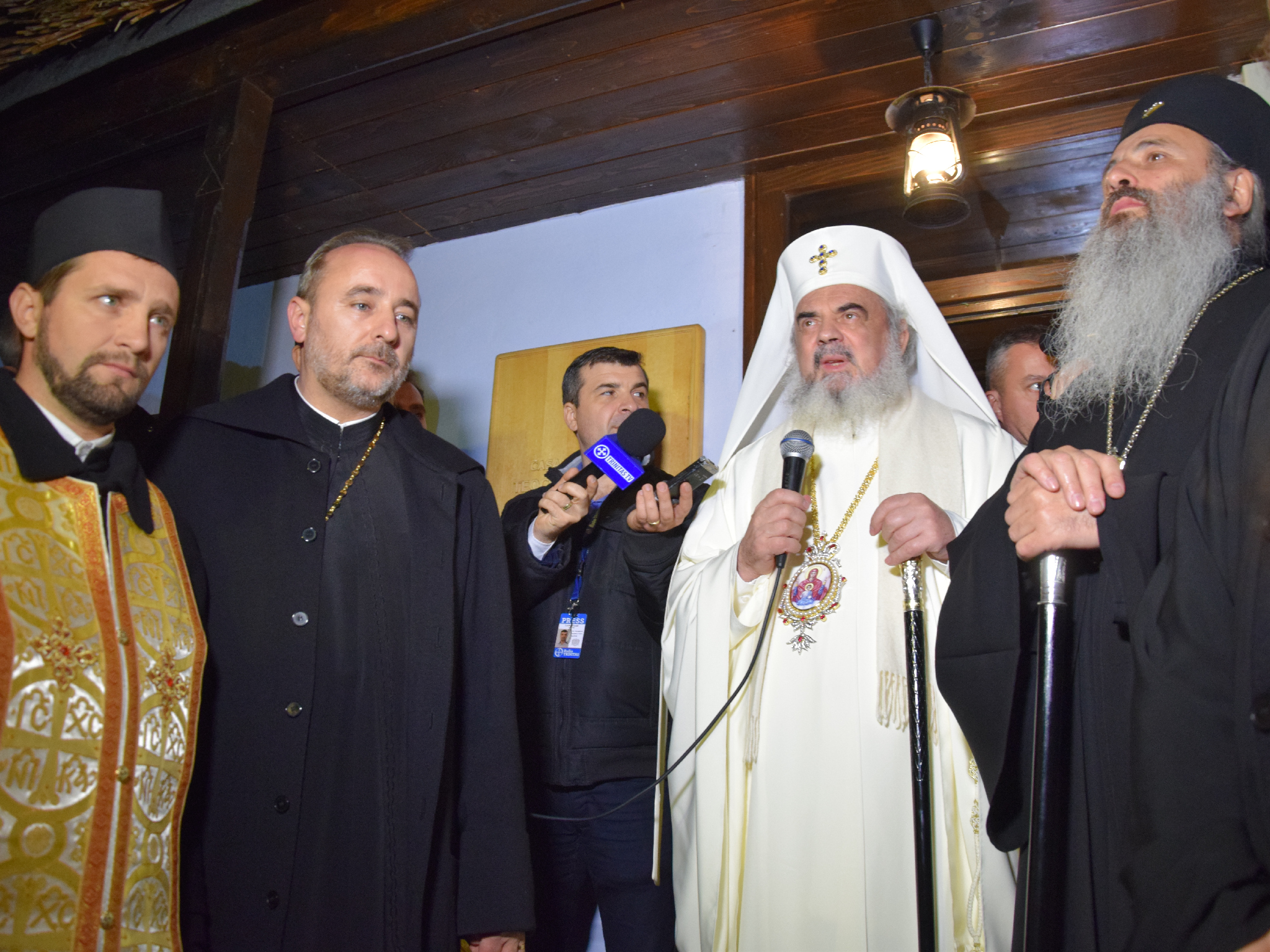 „Acum, la ceas de mare sărbătoare, Mănăstirea Zosin arată precum Raiul”