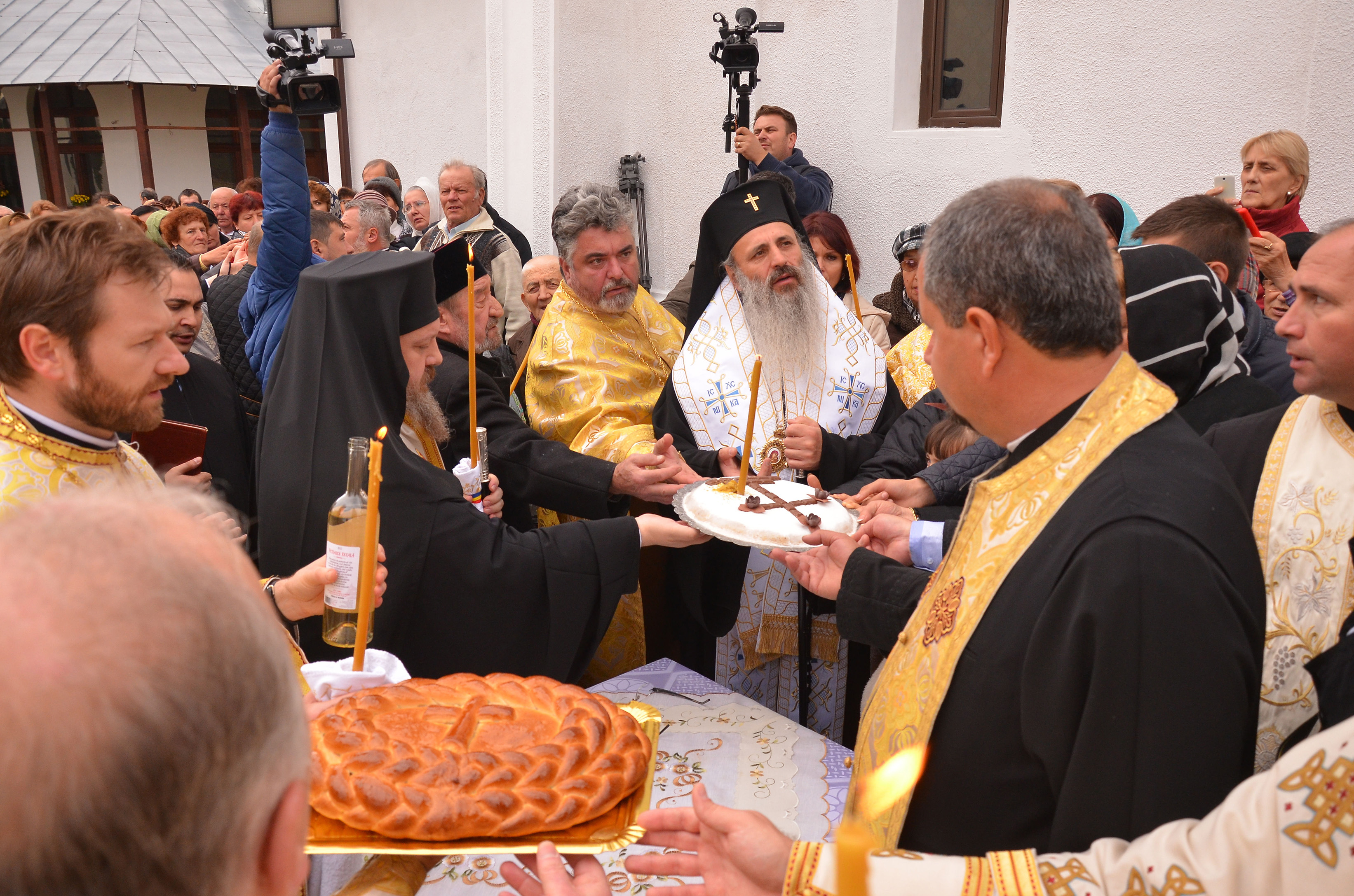 Parastas pentru Mitropolitul Pimen Georgescu