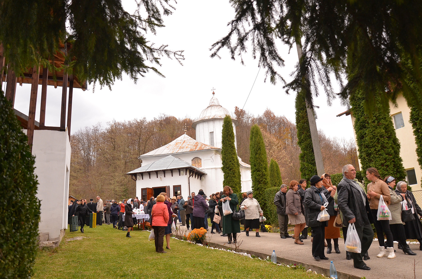 Parastas pentru Mitropolitul Pimen Georgescu