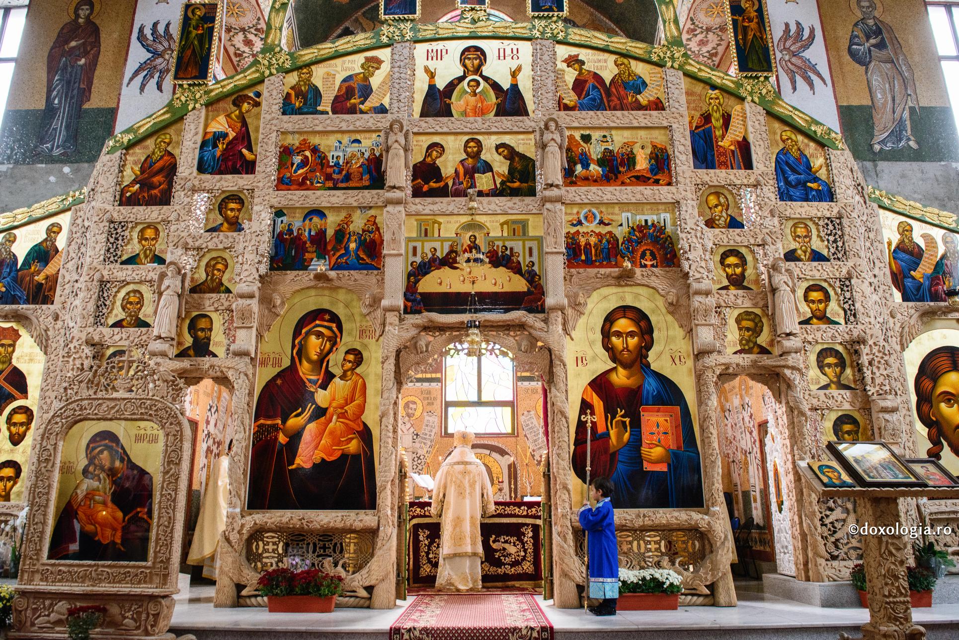 „În biserica slavei Tale stând, în cer a sta ni se pare...”