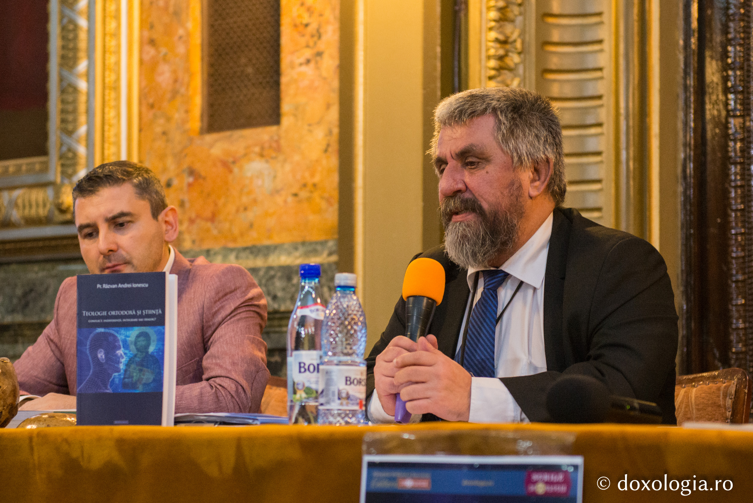 Știință versus credință sau știință și credință