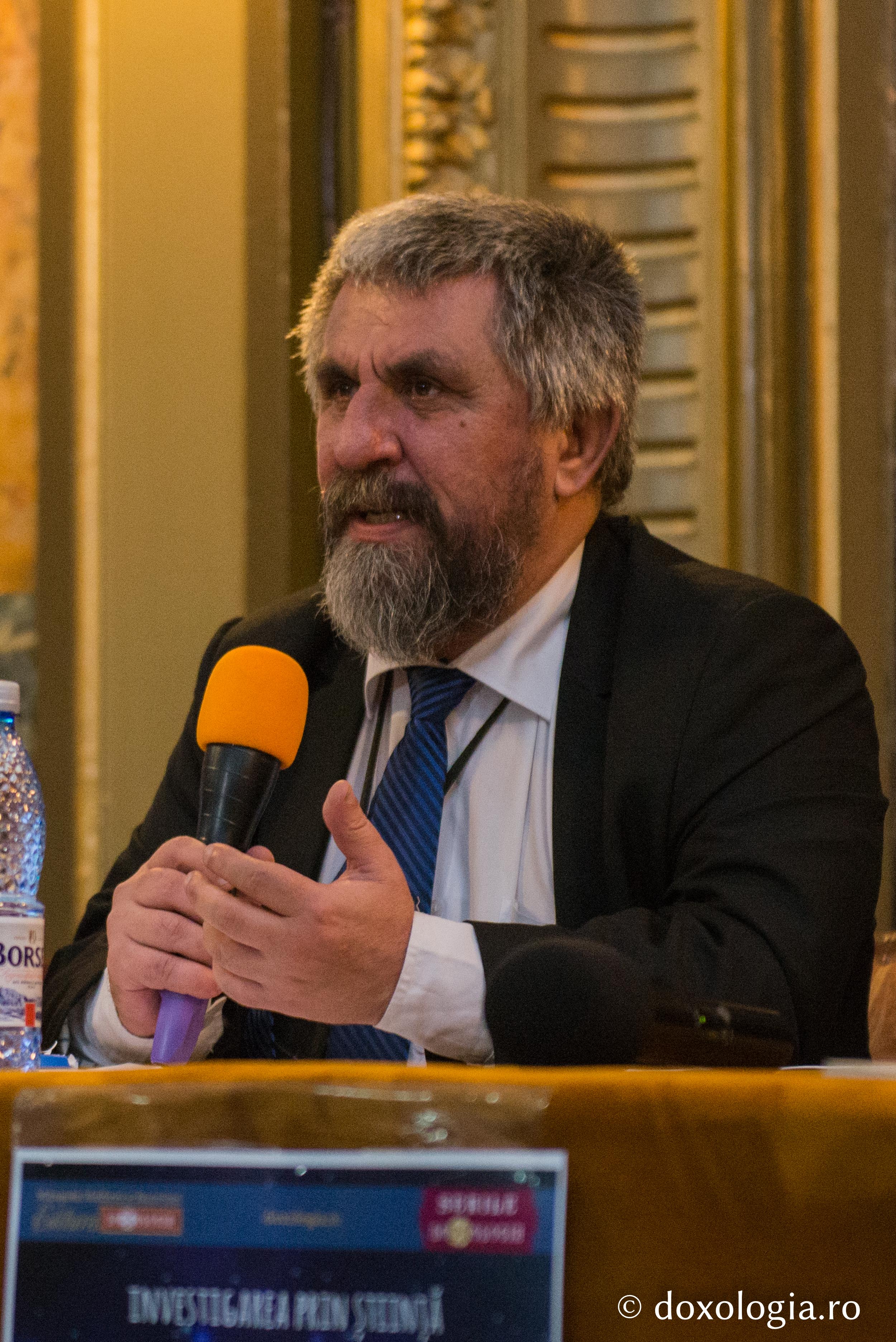 Știință versus credință sau știință și credință