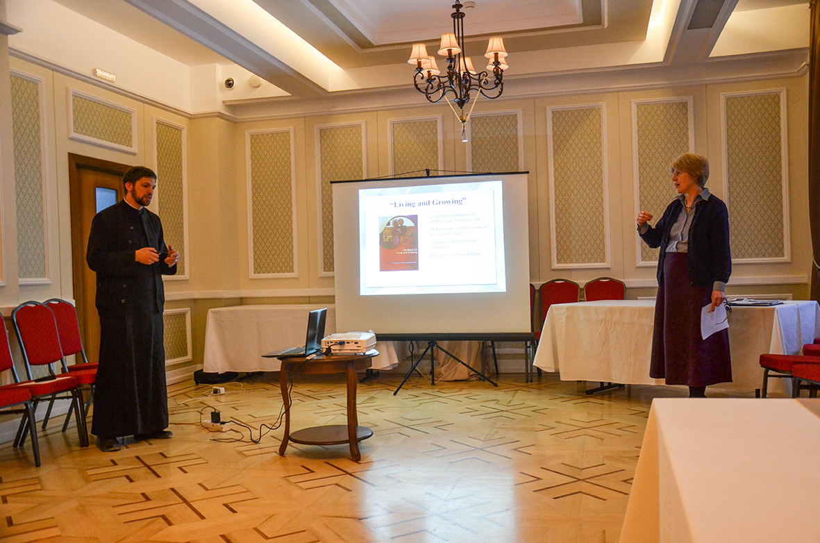 Antonia Tully: „Părinţii sunt nişte maeştri în educarea propriilor copii“