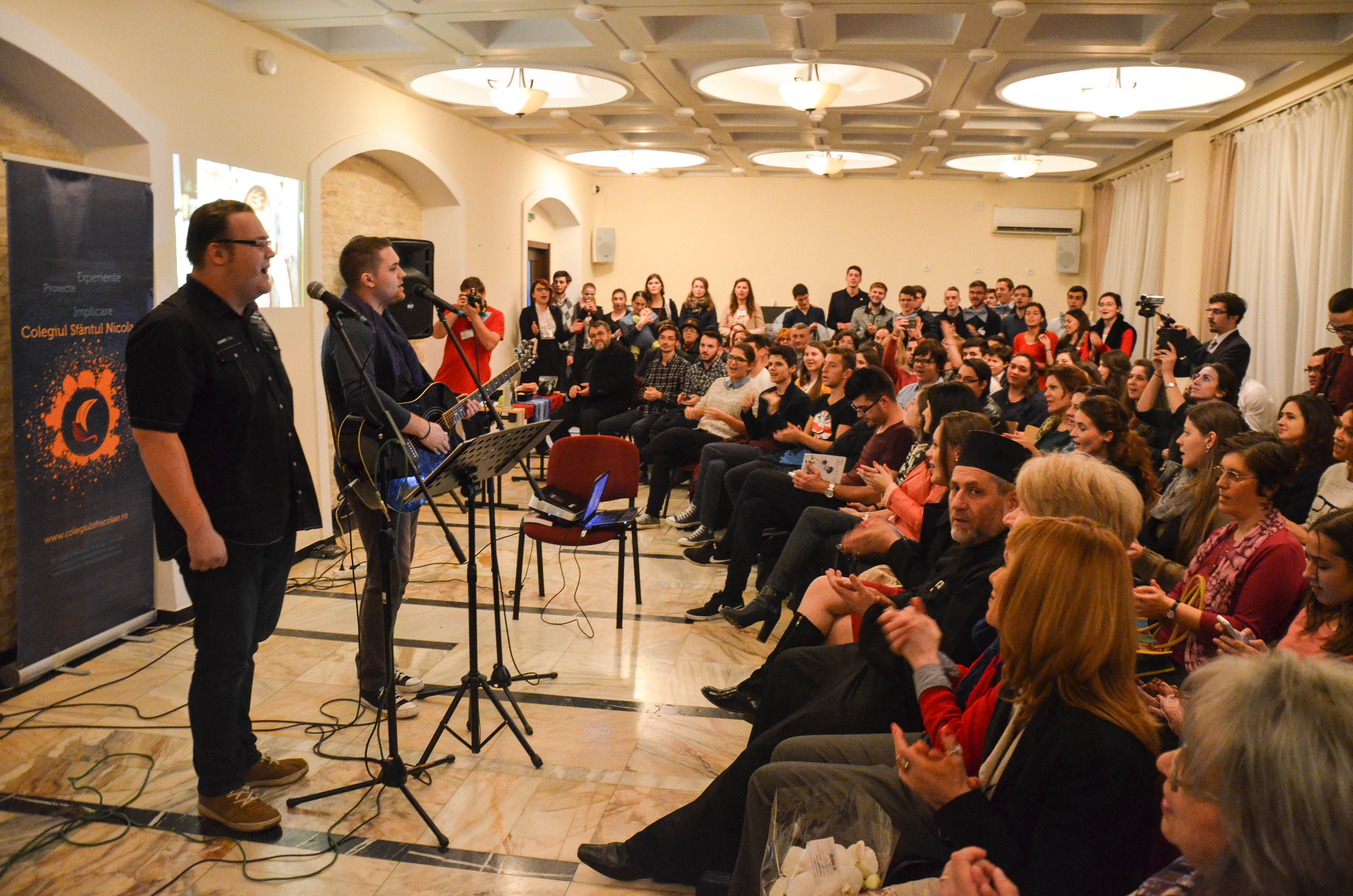 Folk și teatru la Colegiul „Sfântul Nicolae“ din Iași