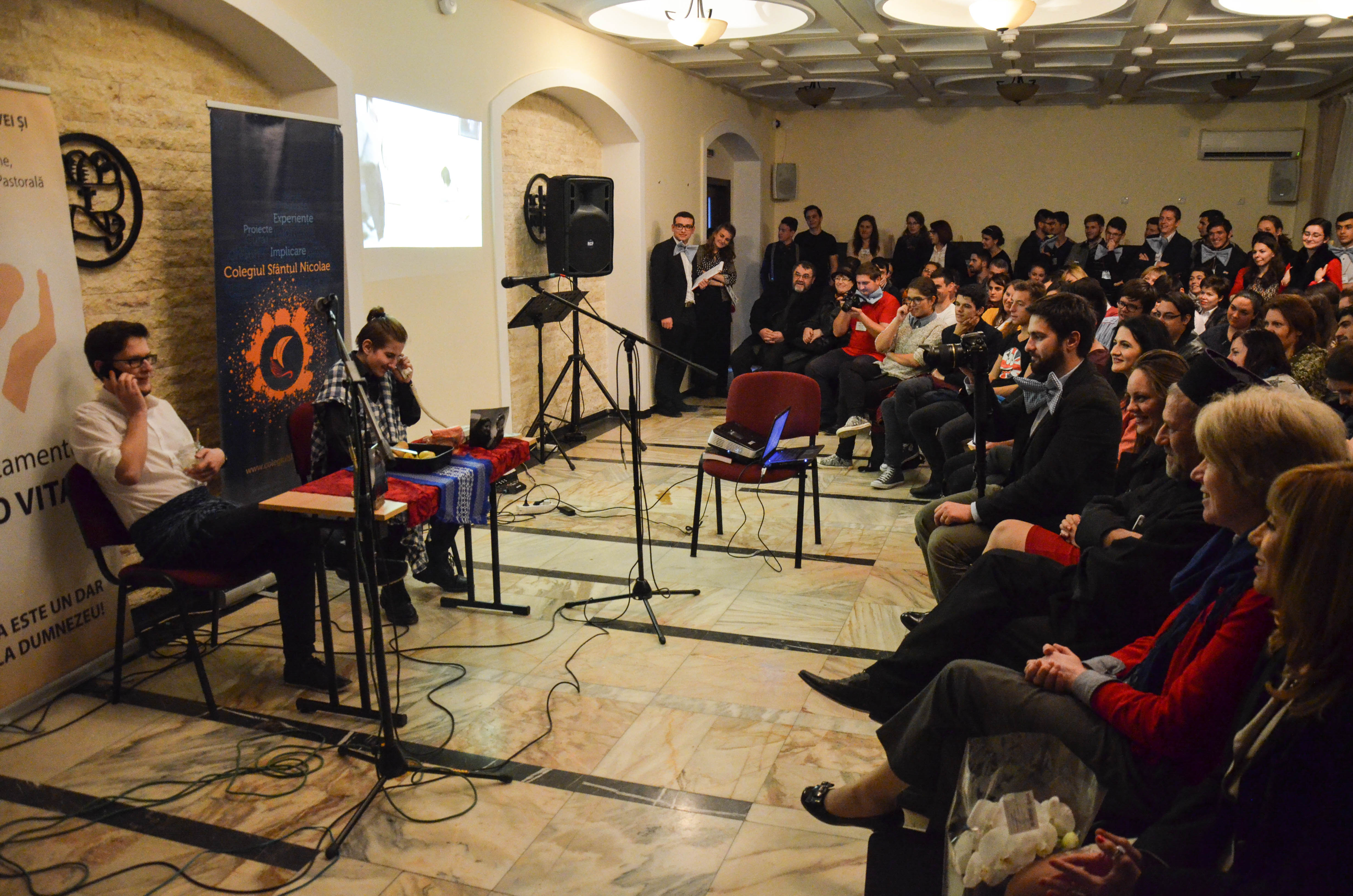 Foto: Cătălin Acasandrei Folk și teatru la Colegiul „Sfântul Nicolae“ din Iași
