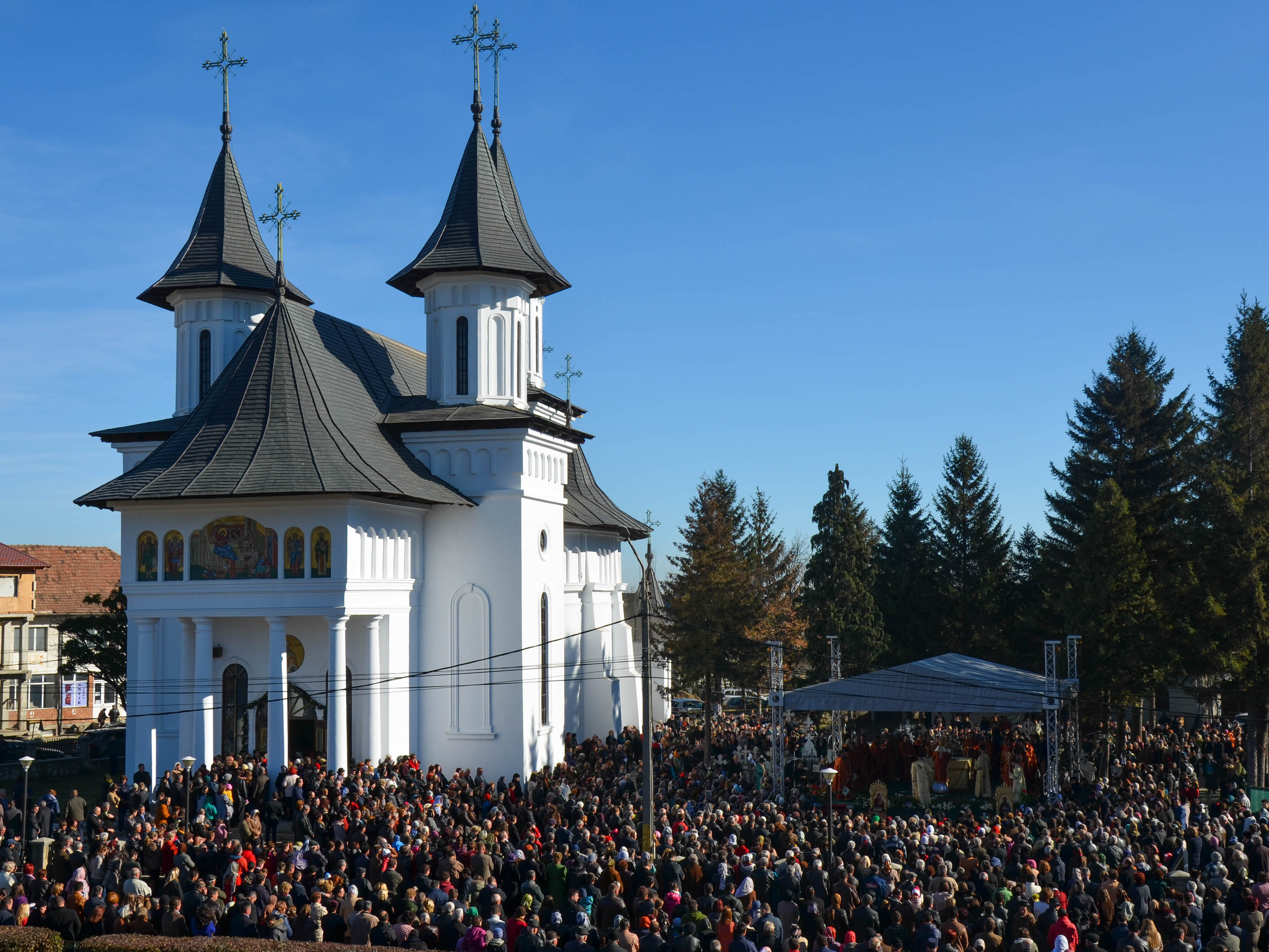Resfințirea bisericii din Humulești - Târgu-Neamț