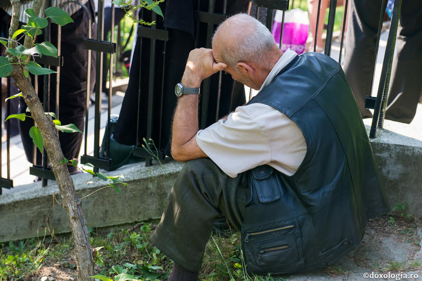 „Pe cel tăcut şi cu grijă la cuvinte îl ţin de prost şi mut”