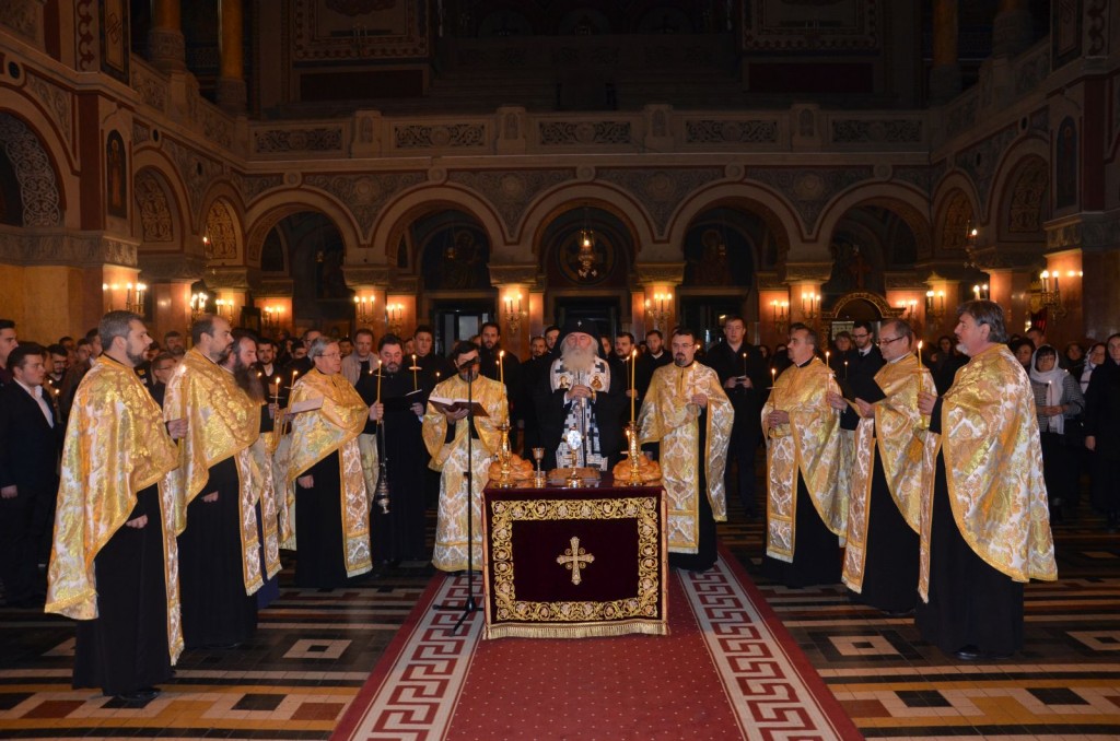 Slujbă de pomenire pentru victimele tragediei din București, la catedrala mitropolitană din Timișoara