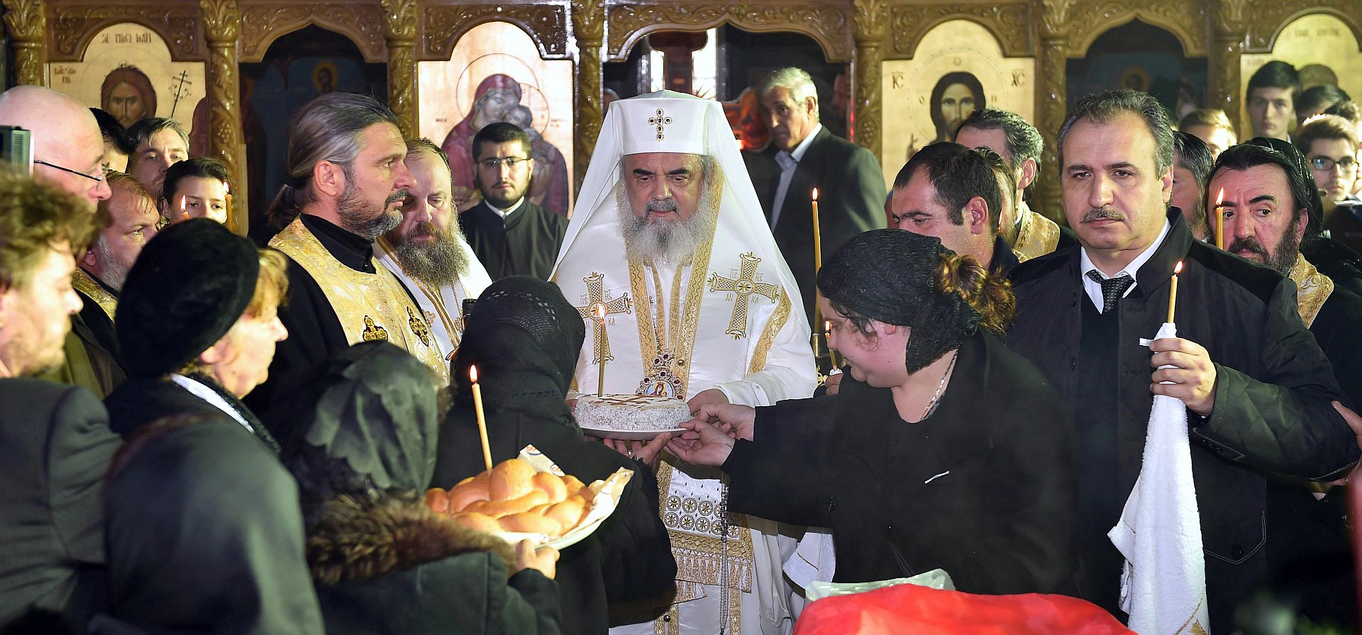 Părintele Patriarh Daniel, la înmormântarea unuia dintre eroii din „Colectiv”