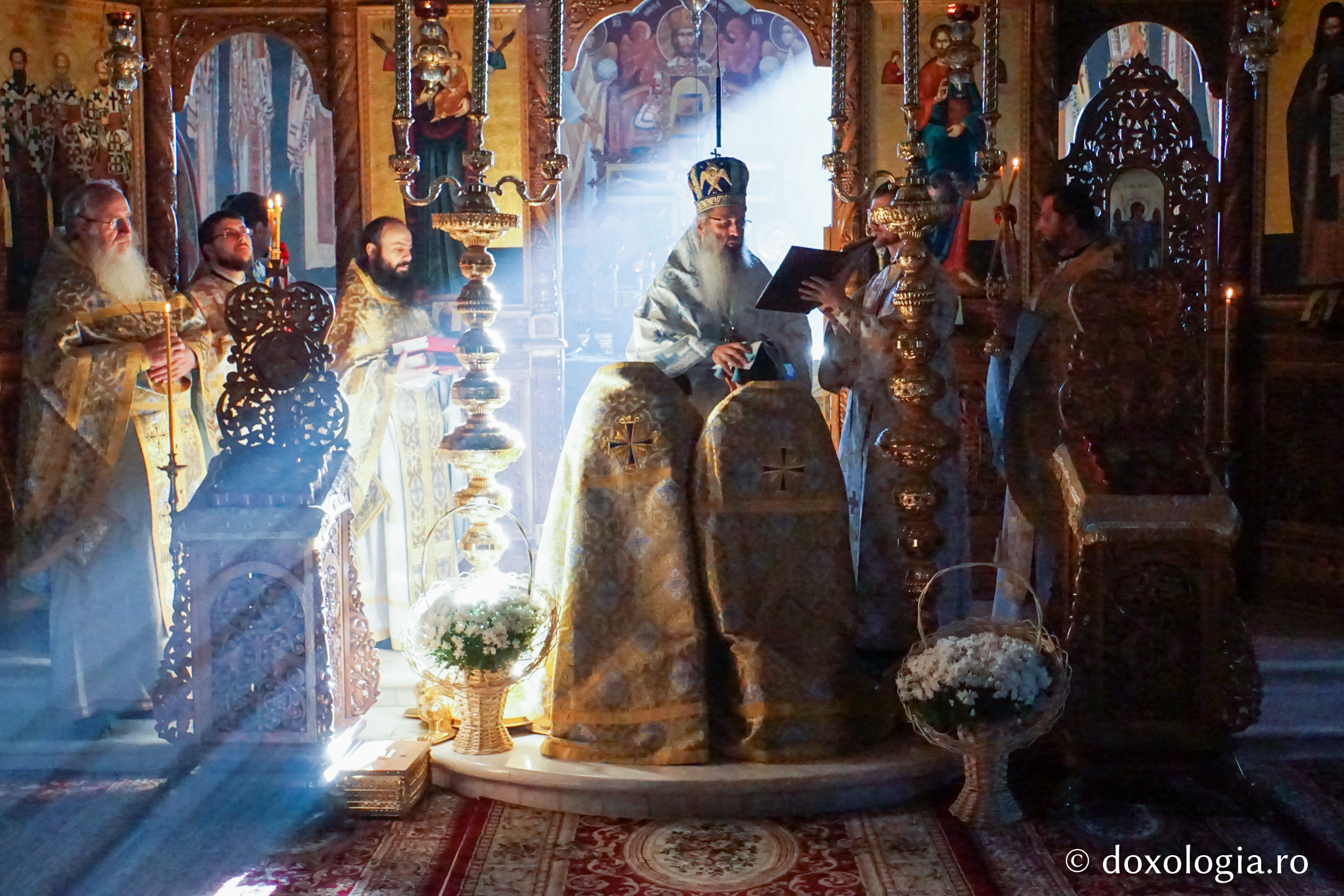 „O bună pastoraţie a tinerilor se face în mod special tocmai prin mărturisirea şi vocea tânărului“ „O bună pastoraţie a tinerilor se face în mod special tocmai prin mărturisirea şi vocea tânărului“