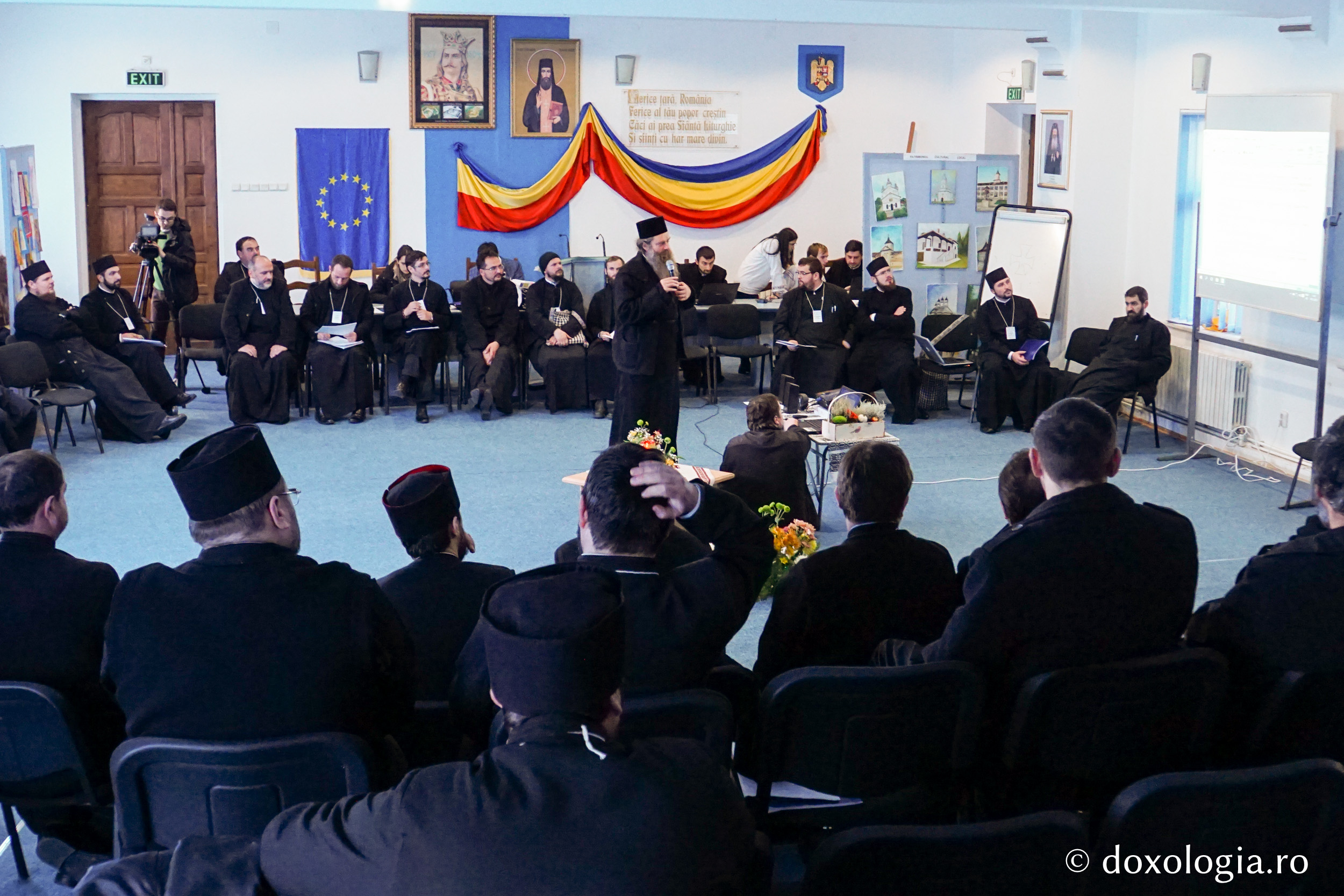 „O bună pastoraţie a tinerilor se face în mod special tocmai prin mărturisirea şi vocea tânărului“ „O bună pastoraţie a tinerilor se face în mod special tocmai prin mărturisirea şi vocea tânărului“