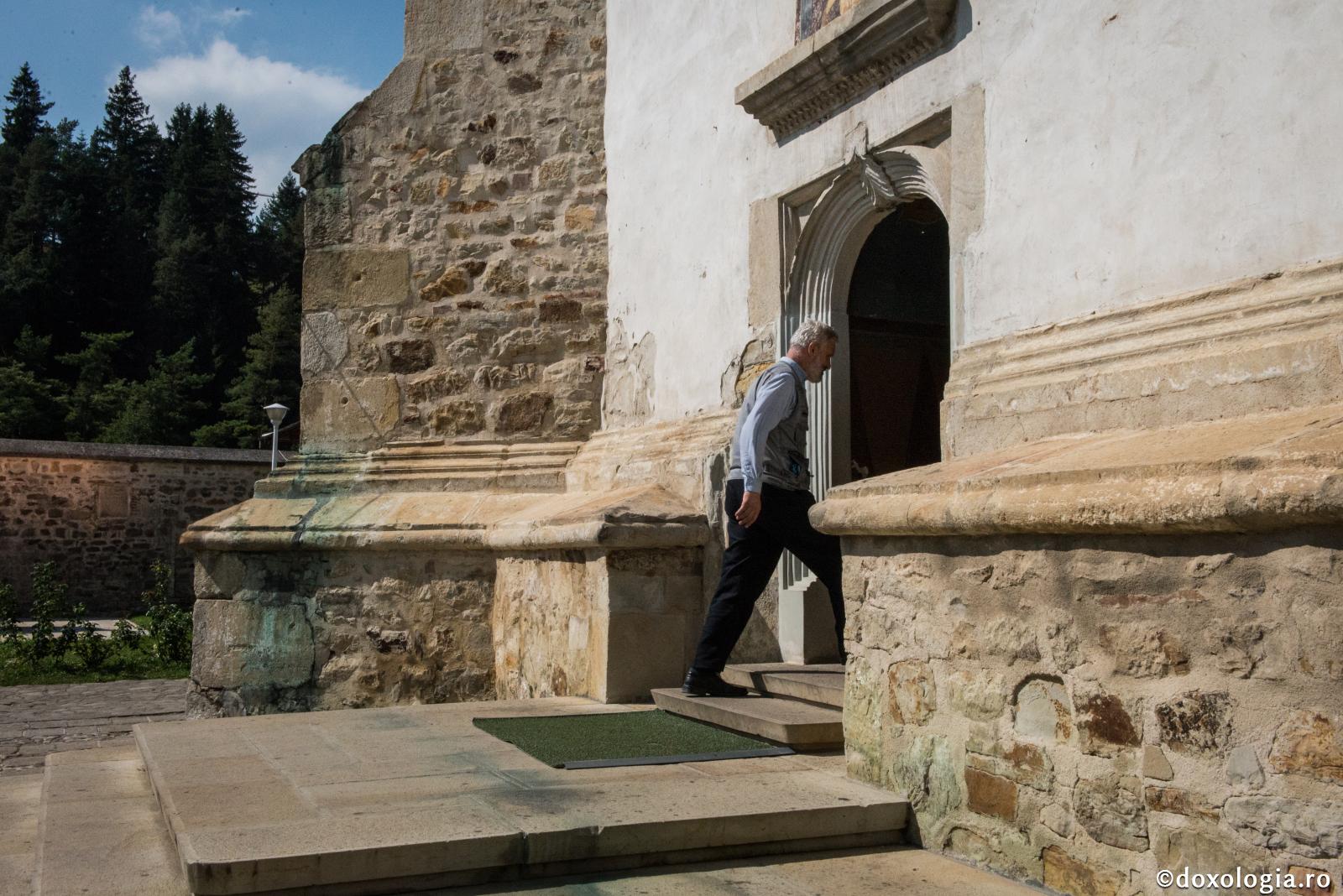 Semnificarea intrării în Biserică a poporului