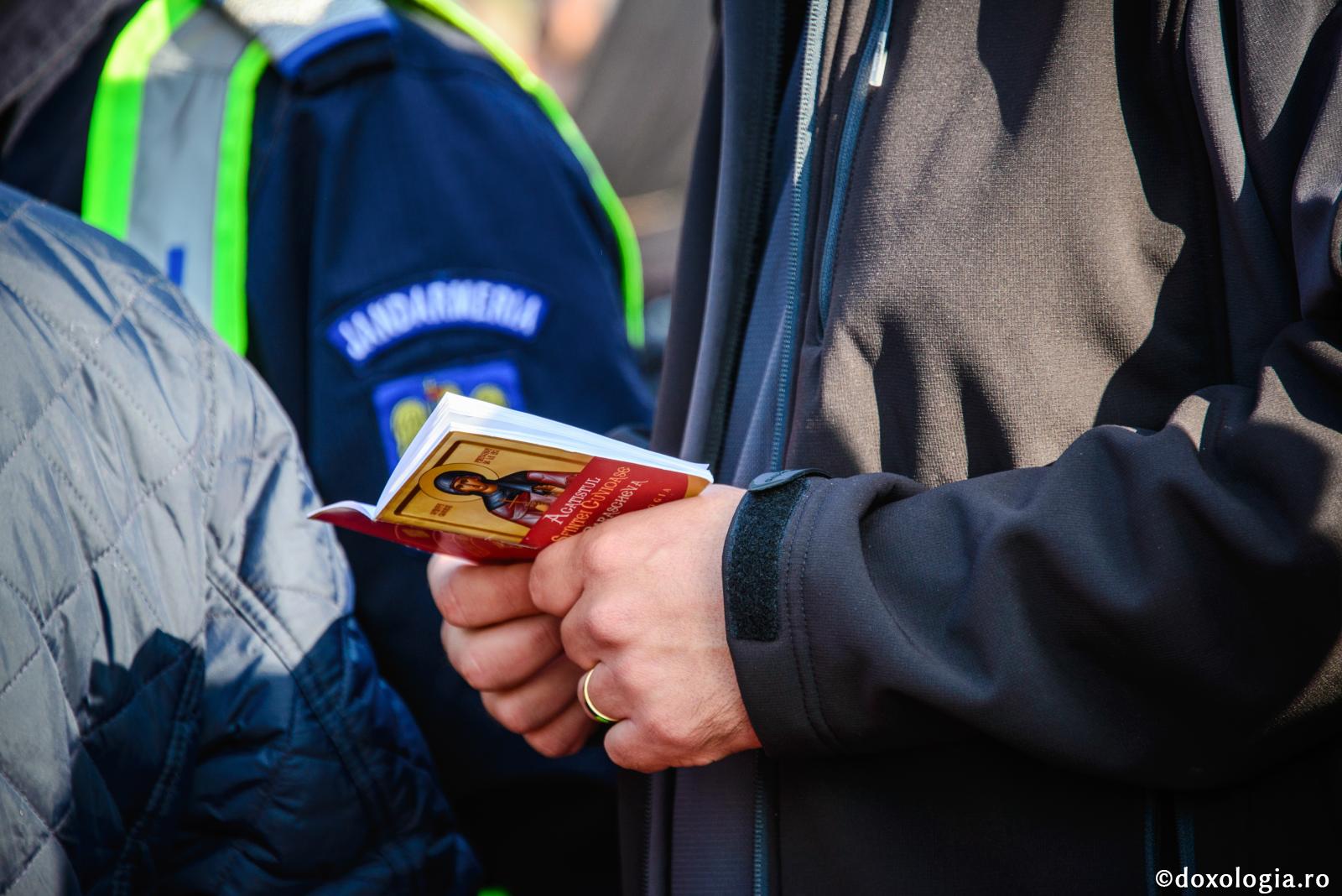 Rugăciunea stăruitoare și neîncetată smulge mintea din cugetele lumești