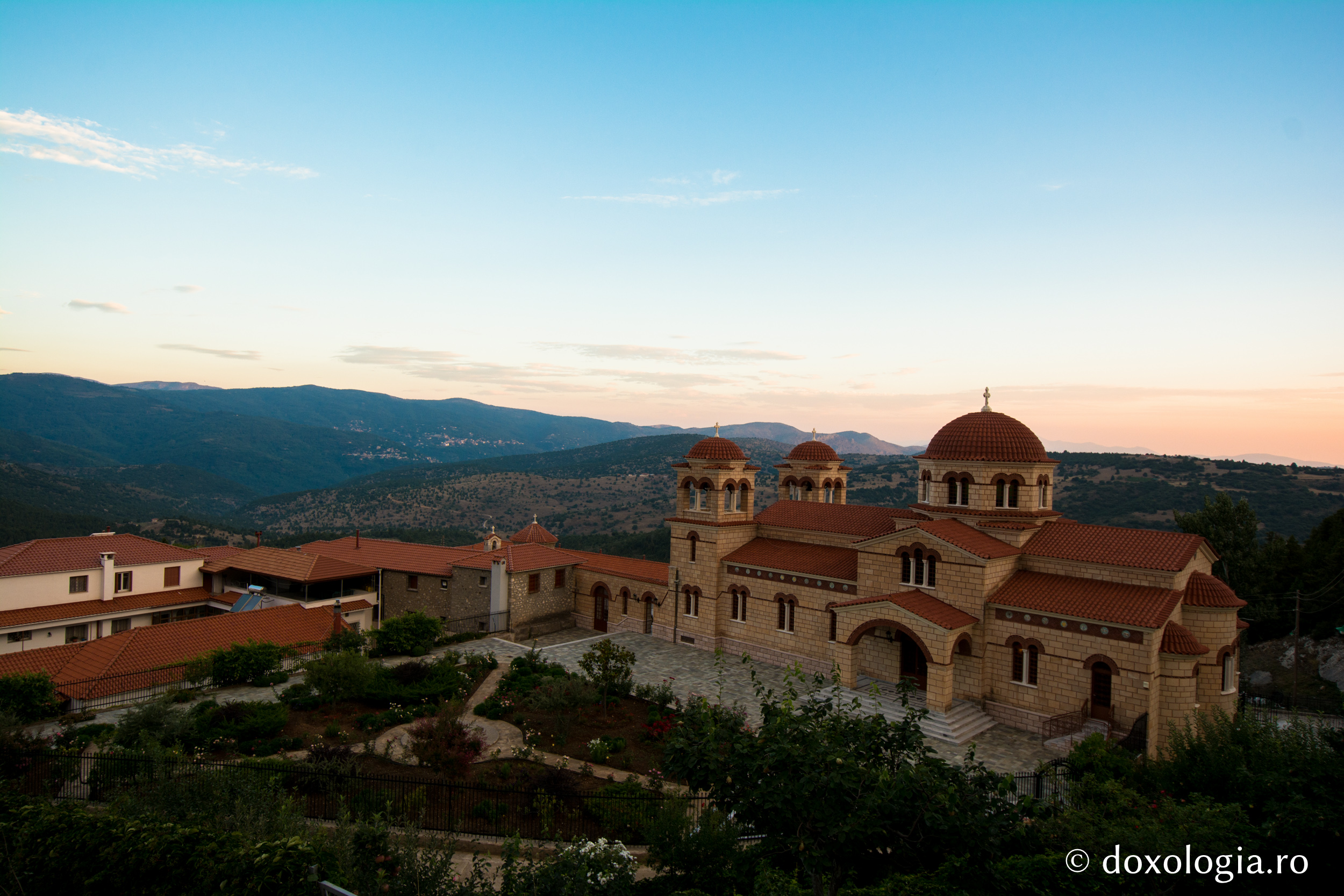 (Foto) Pași de pelerin la Mănăstirea Malevi – Grecia (Foto) Pași de pelerin la Mănăstirea Malevi – Grecia
