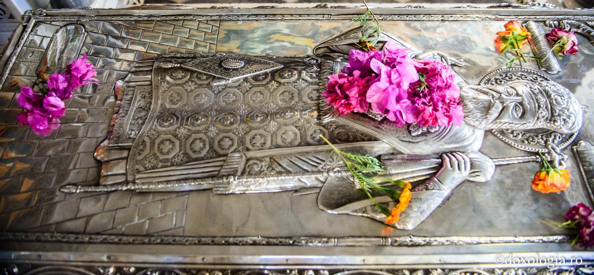 Sfântul Nectarie a făcut mari minuni în viețile noastre