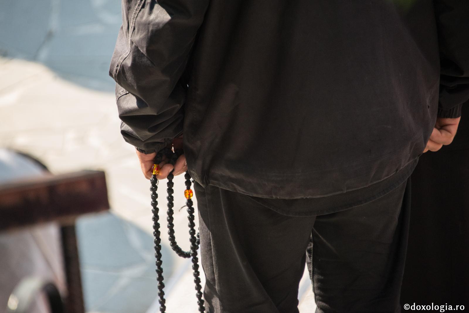 Să practicăm sfinţita rugăciune în inimă, spunând: &quot;Doamne Iisuse Hristoase, Fiul lui Dumnezeu, miluieşte-mă!&quot;