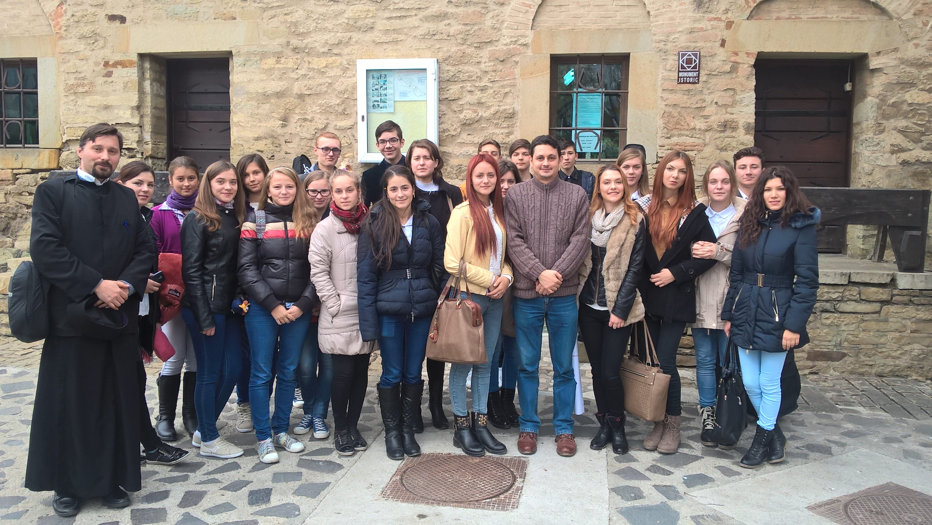 Elevii din Răducăneni au aflat cine sunt „Mitropoliţii poeţi”