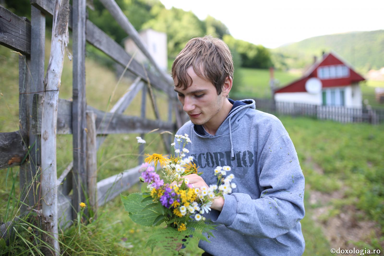 Cred că a fi oameni cumsecade putem toţi, aşa că să nu ne mâhnim că nu putem zbura şi nu putem umbla pe apă ca pe uscat! Despre acestea din urmă nu ne va întreba şi nu ne va cere socoteala nimeni.