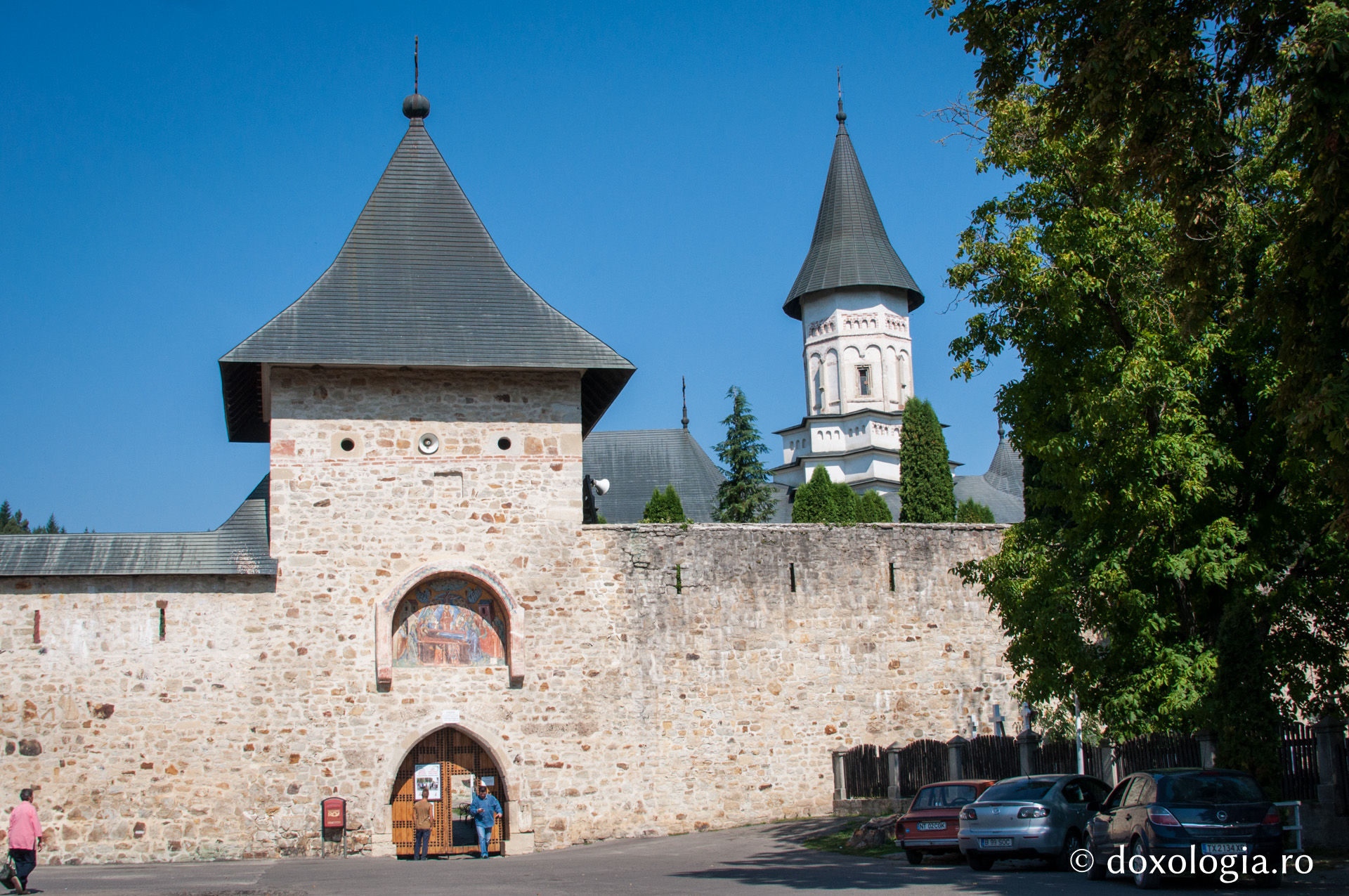 Paraclisul închinat Sfântului Ierarh Nicolae din turnul clopotniță al lui Petru Rareș