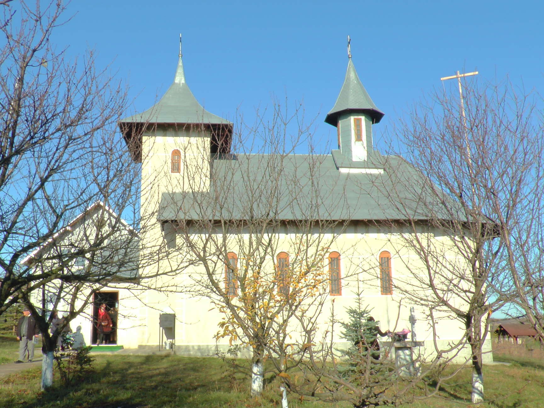 Slujire arhierească în parohia suceveană „Sfânta Treime‟ - Frumoasa