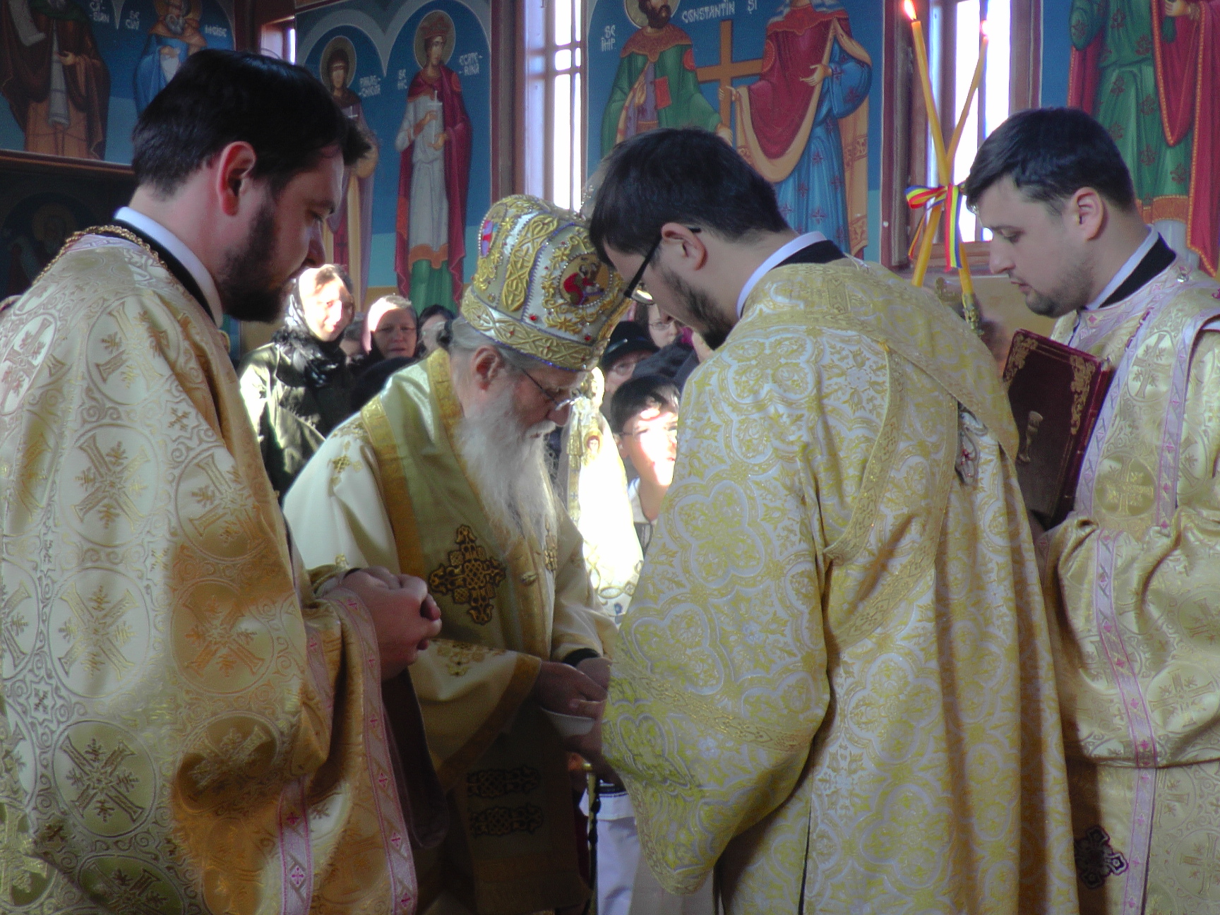 Slujire arhierească în parohia suceveană „Sfânta Treime‟ - Frumoasa