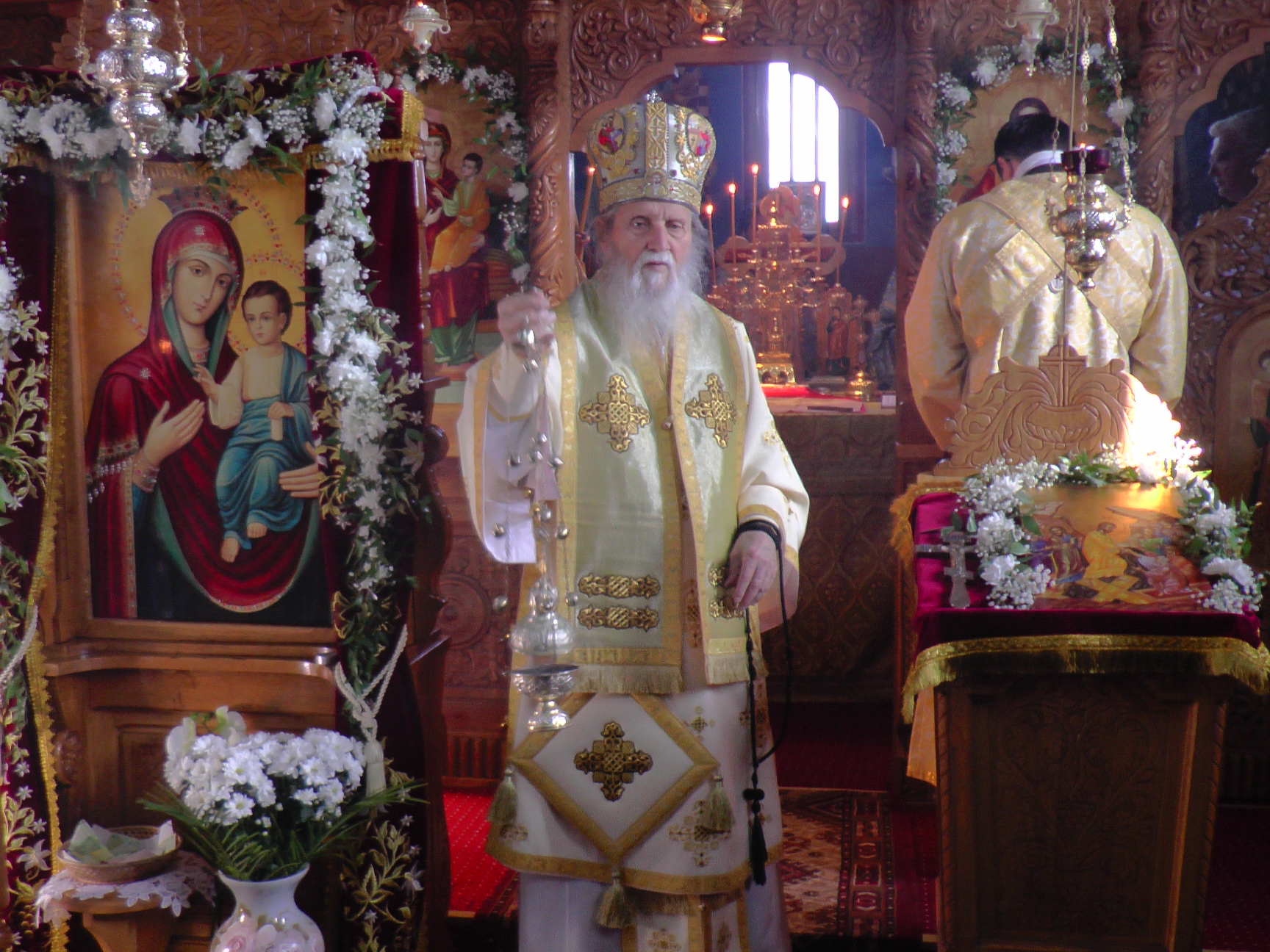 Slujire arhierească în parohia suceveană „Sfânta Treime‟ - Frumoasa