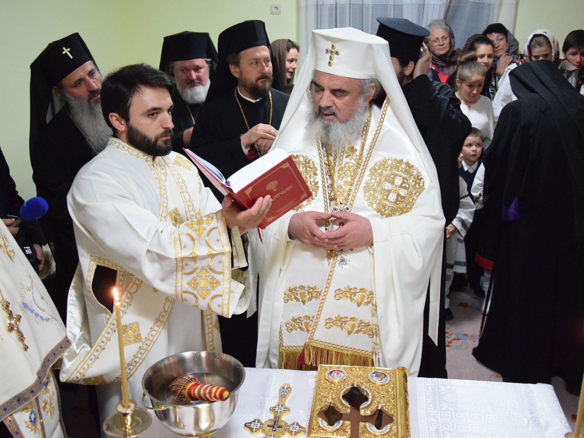 Patriarhul Bisericii Ortodoxe Române, prezent la sfinţirea Așezământului de copii „Sfântul Ierarh Leontie” din Rădăuți