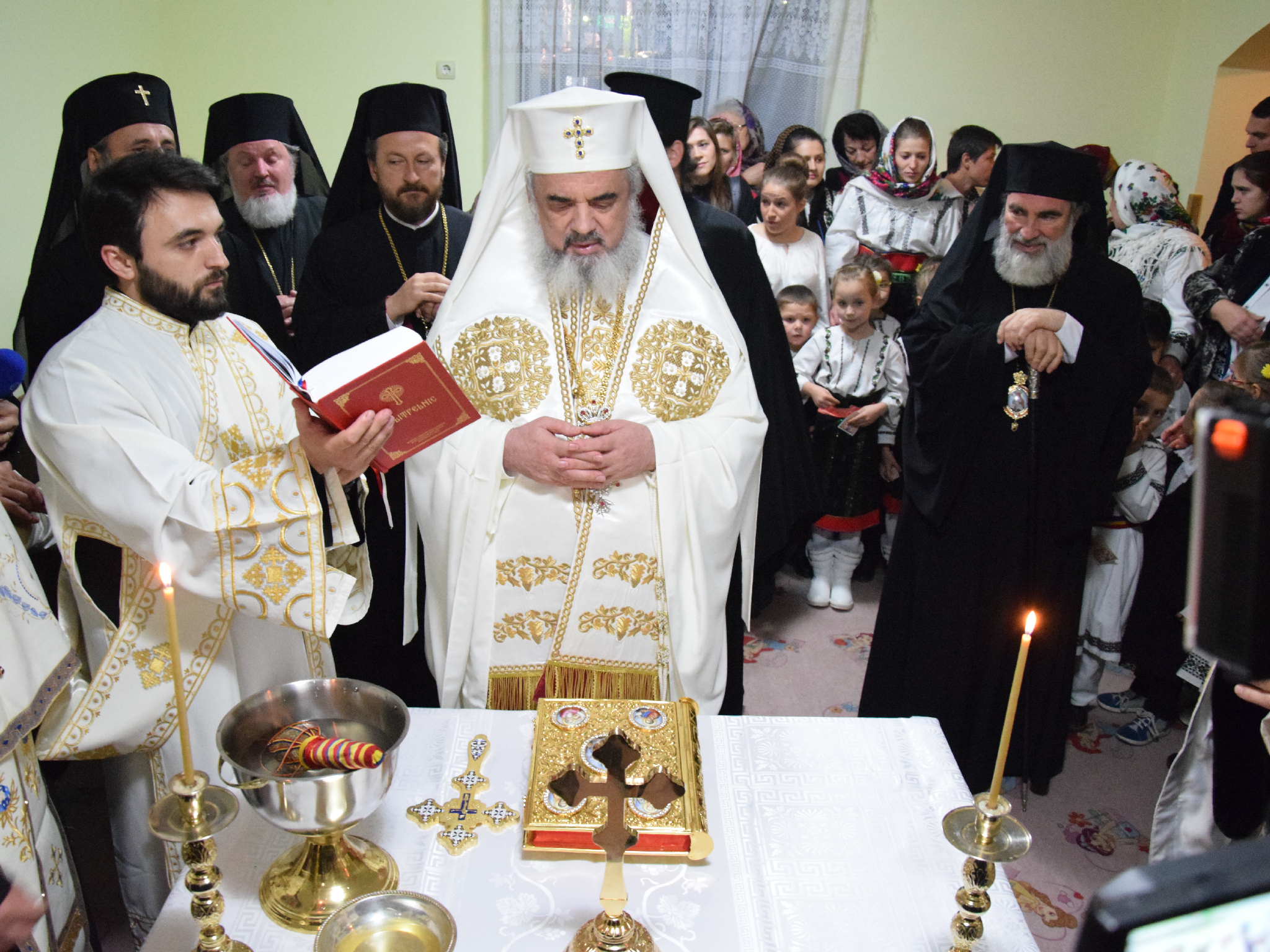 Patriarhul Bisericii Ortodoxe Române, prezent la sfinţirea Așezământului de copii „Sfântul Ierarh Leontie” din Rădăuți