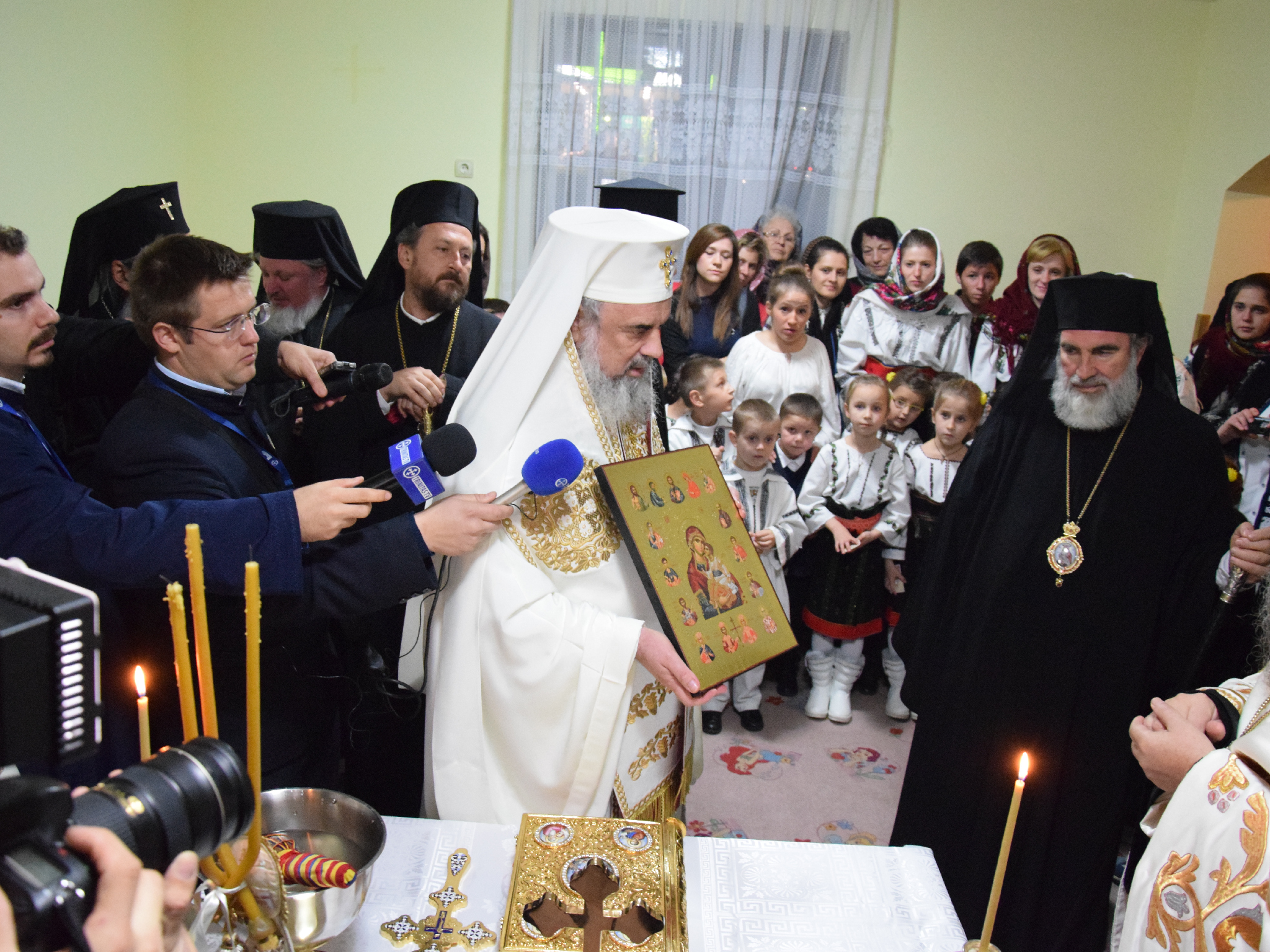 Patriarhul Bisericii Ortodoxe Române, prezent la sfinţirea Așezământului de copii „Sfântul Ierarh Leontie” din Rădăuți