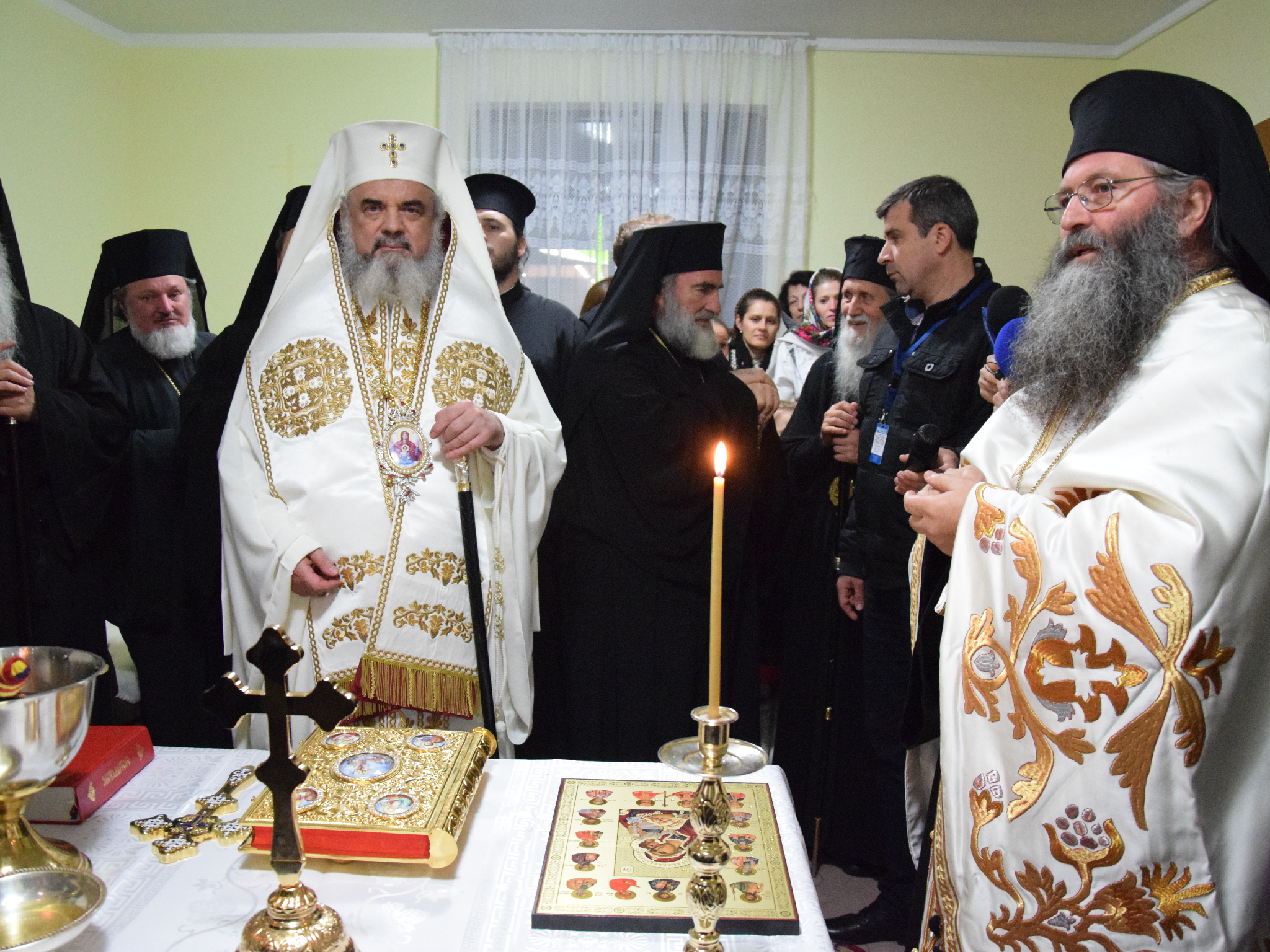 Patriarhul Bisericii Ortodoxe Române, prezent la sfinţirea Așezământului de copii „Sfântul Ierarh Leontie” din Rădăuți